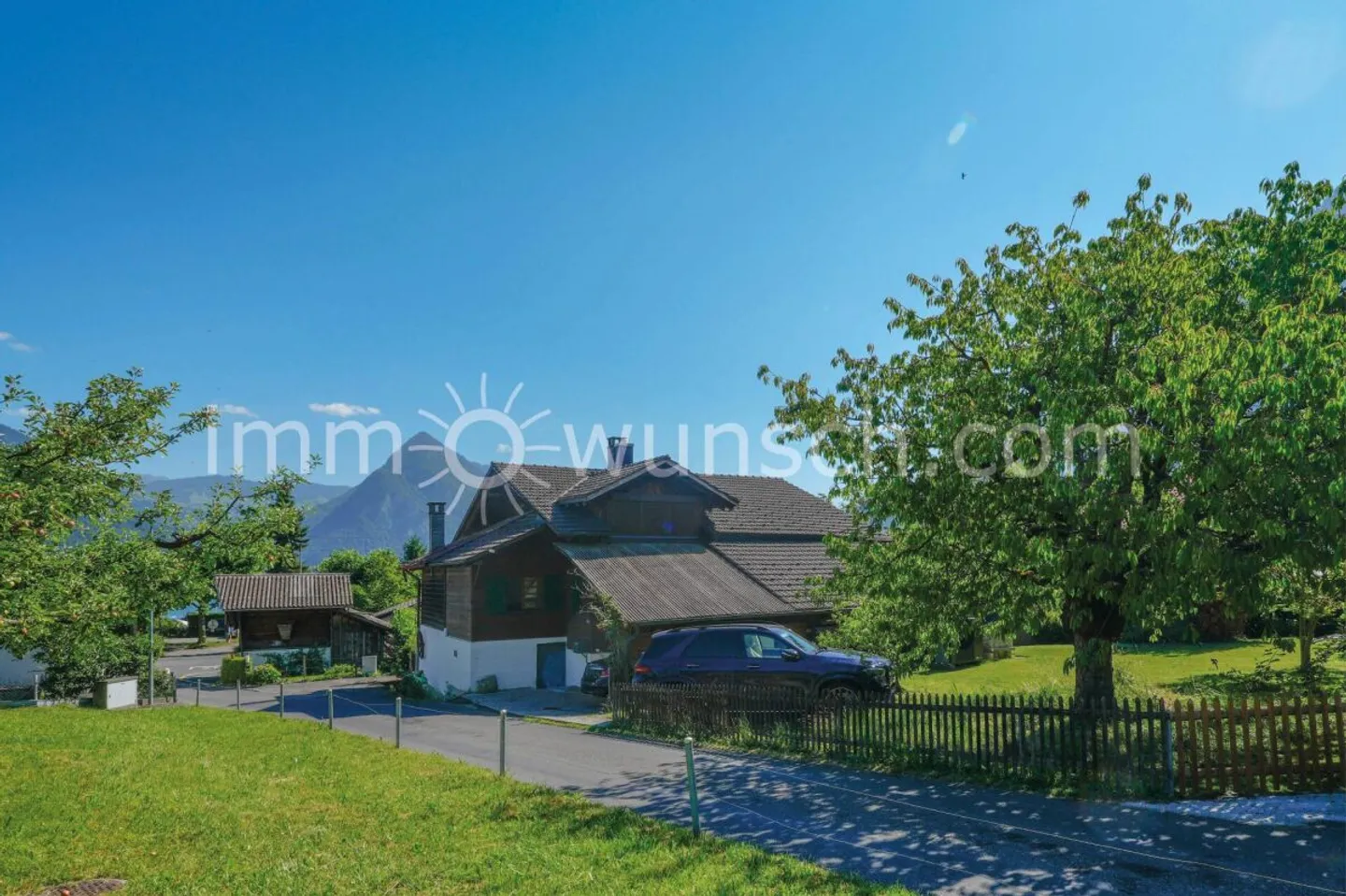 Charming Chalet with Annex, in popular Därligen, on Lake Thun - Photo 1 of 13