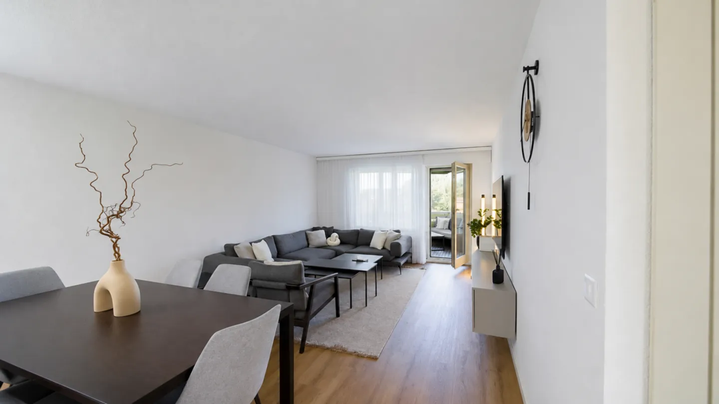 Wohnen zwischen See und Stadt - gepflegte 4.5-Zimmer-Wohnung nur wenige Schritte vom Greifensee entfernt - Photo 2 of 13