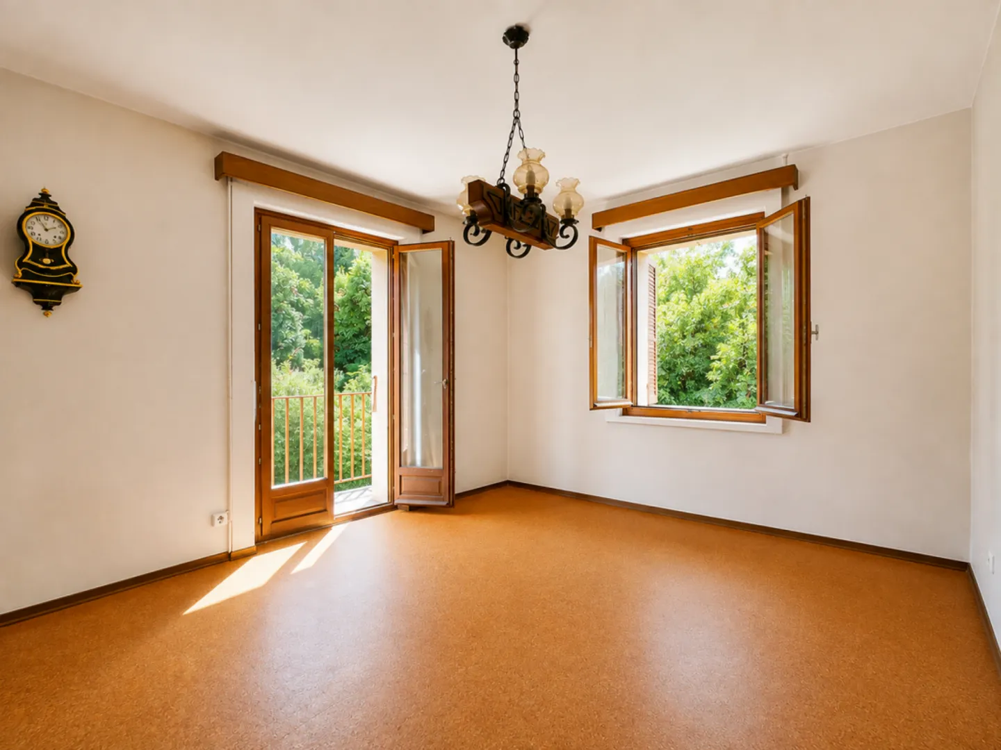 Family house with 3 apartments to renovate - Photo 9 of 13