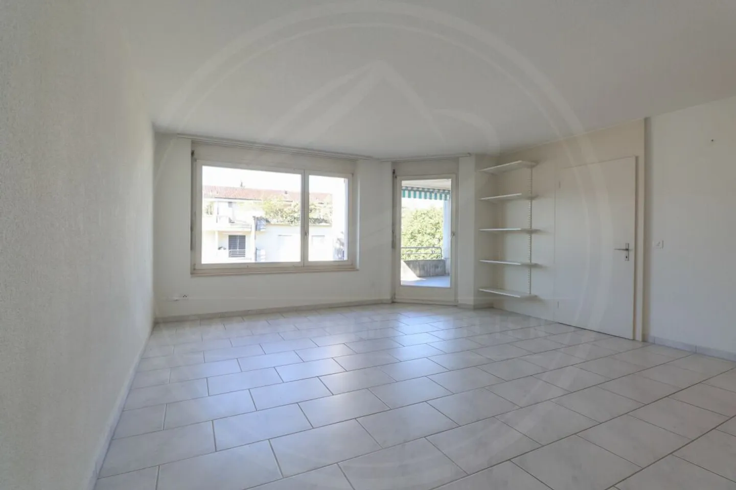 Appartamento di 3½ locali ben tenuto con due balconi al secondo piano - Foto 9 di 12