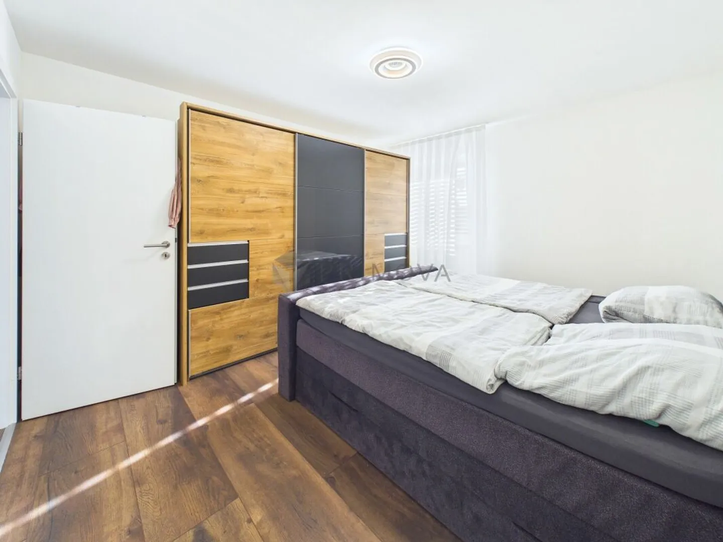 Modernized, spacious & family-friendly - Photo 8 of 12