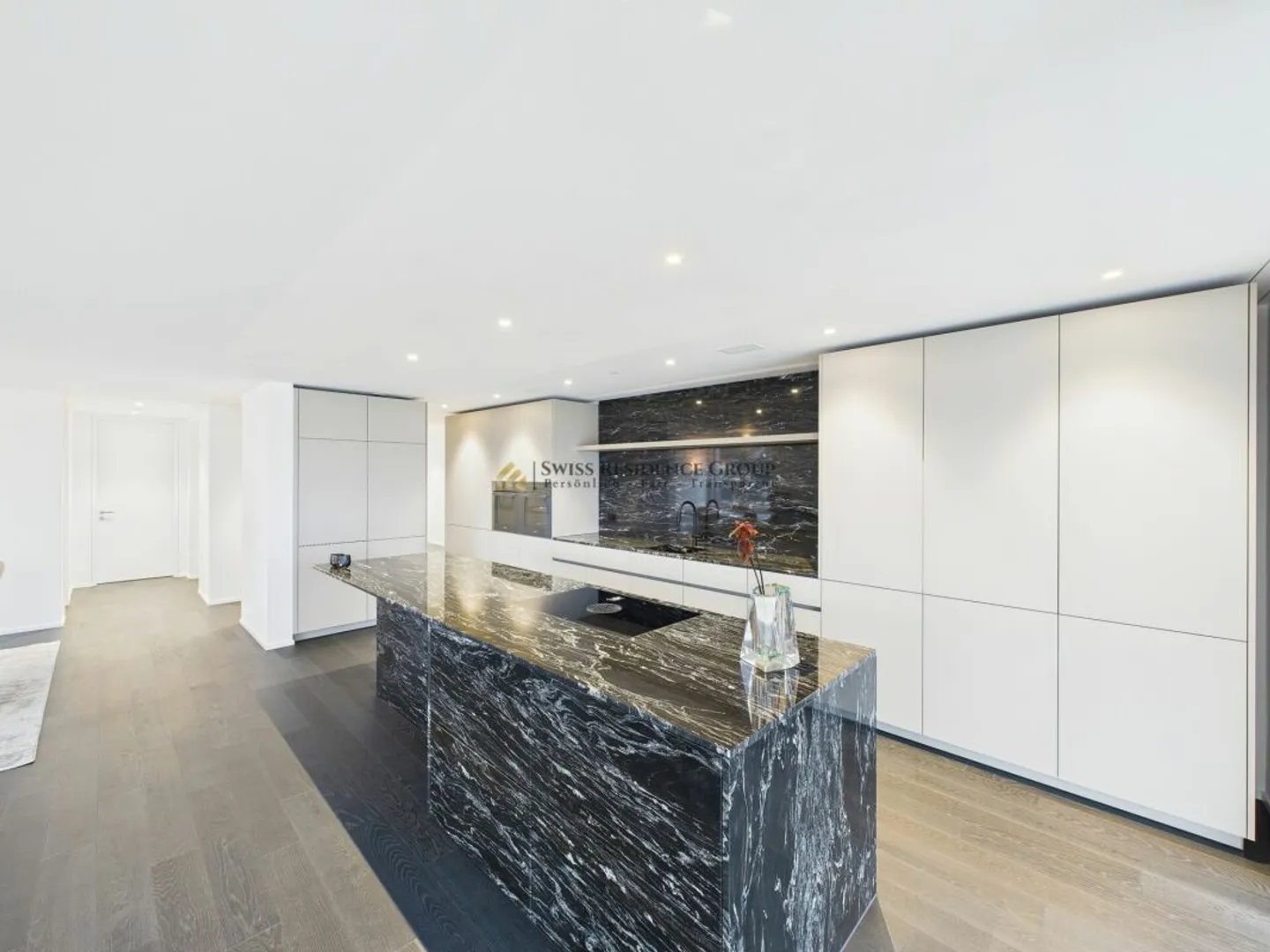 Vivere privilegiato sul lago di Zurigo con: residenza di 5,5 stanze con piscina privata, giardino, vista lago e montagna - Foto 5 di 13