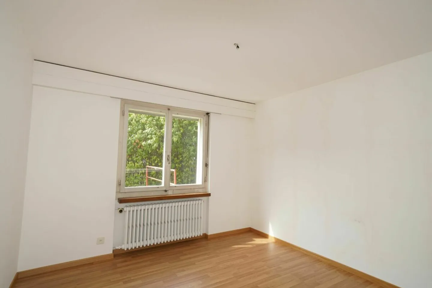 Quiet 4-Room Apartment with Balcony - Photo 8 of 9