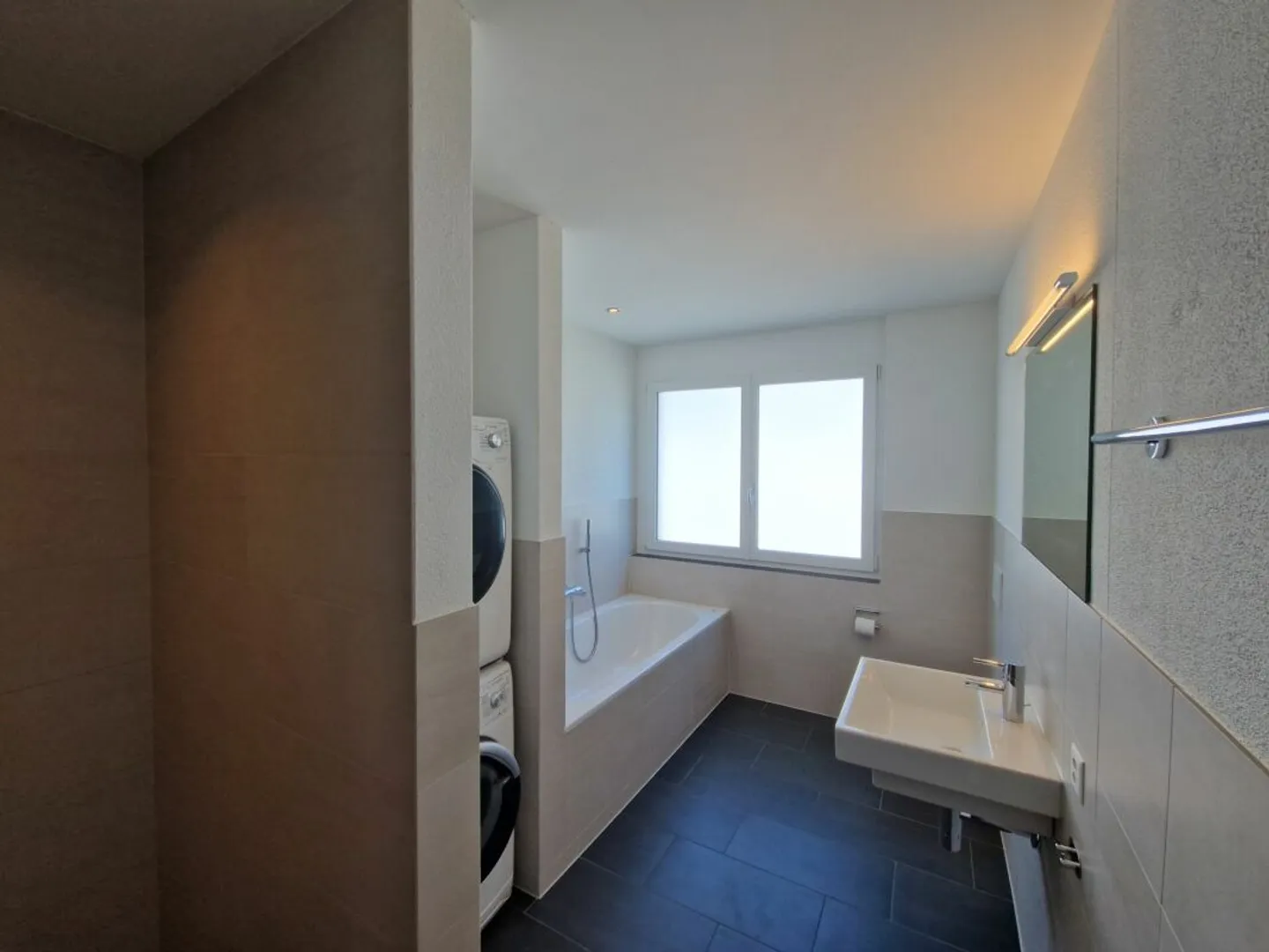 Moderne Wohnung mit sonniger Terrasse - Foto 8 von 11