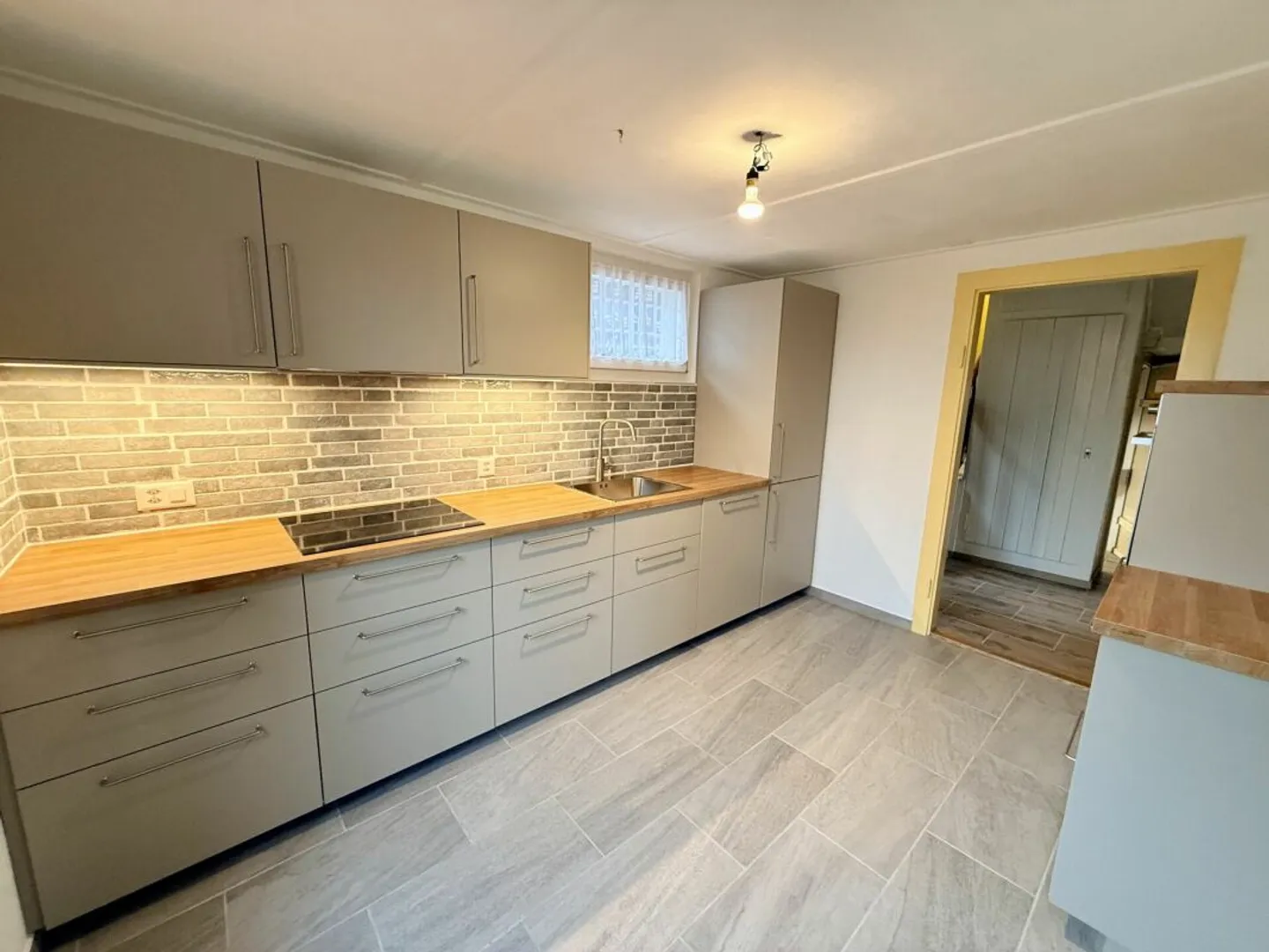 Move in and feel at home - beautiful single-family house for rent - Photo 4 of 13