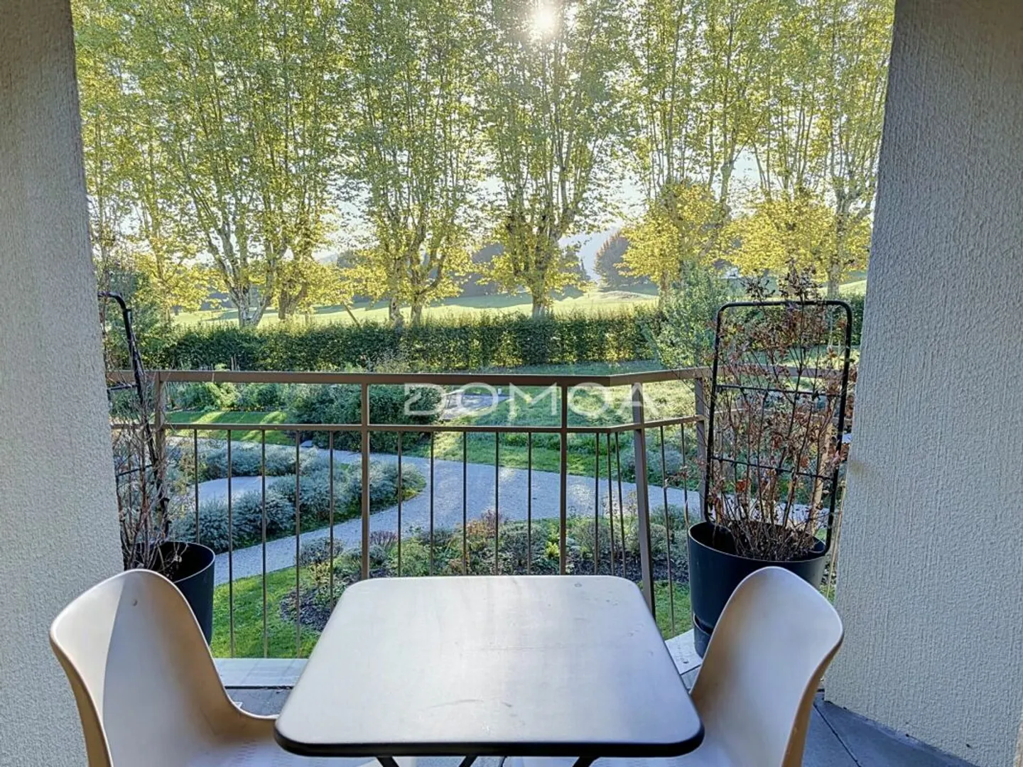 Privileged setting and view of the golf course - Charming 2.5 room apartment in Payerne - Photo 8 of 11