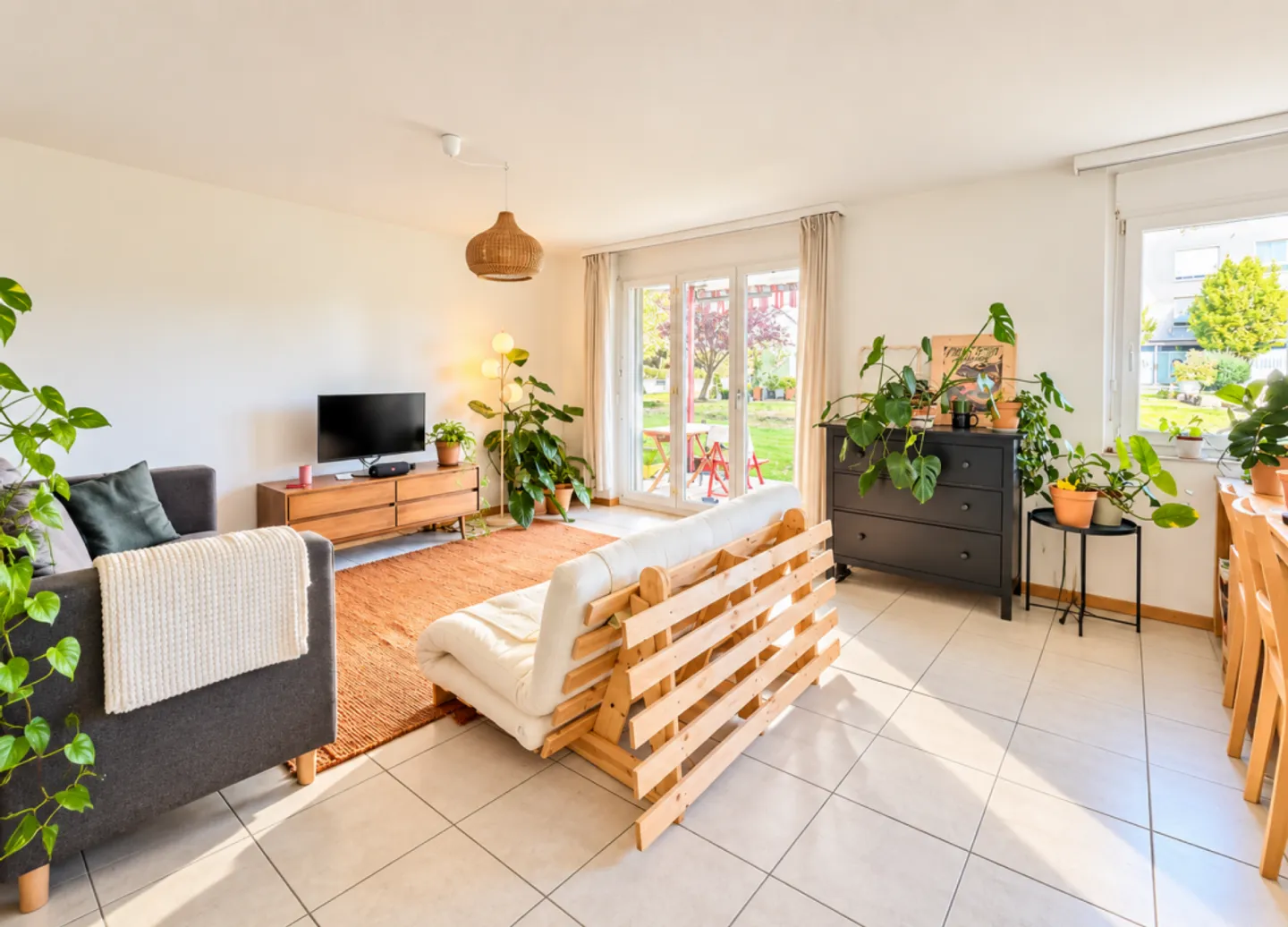 Living with Garden! Bright 2.5 Room Apartment with a lot of Living Feel - Photo 1 of 8