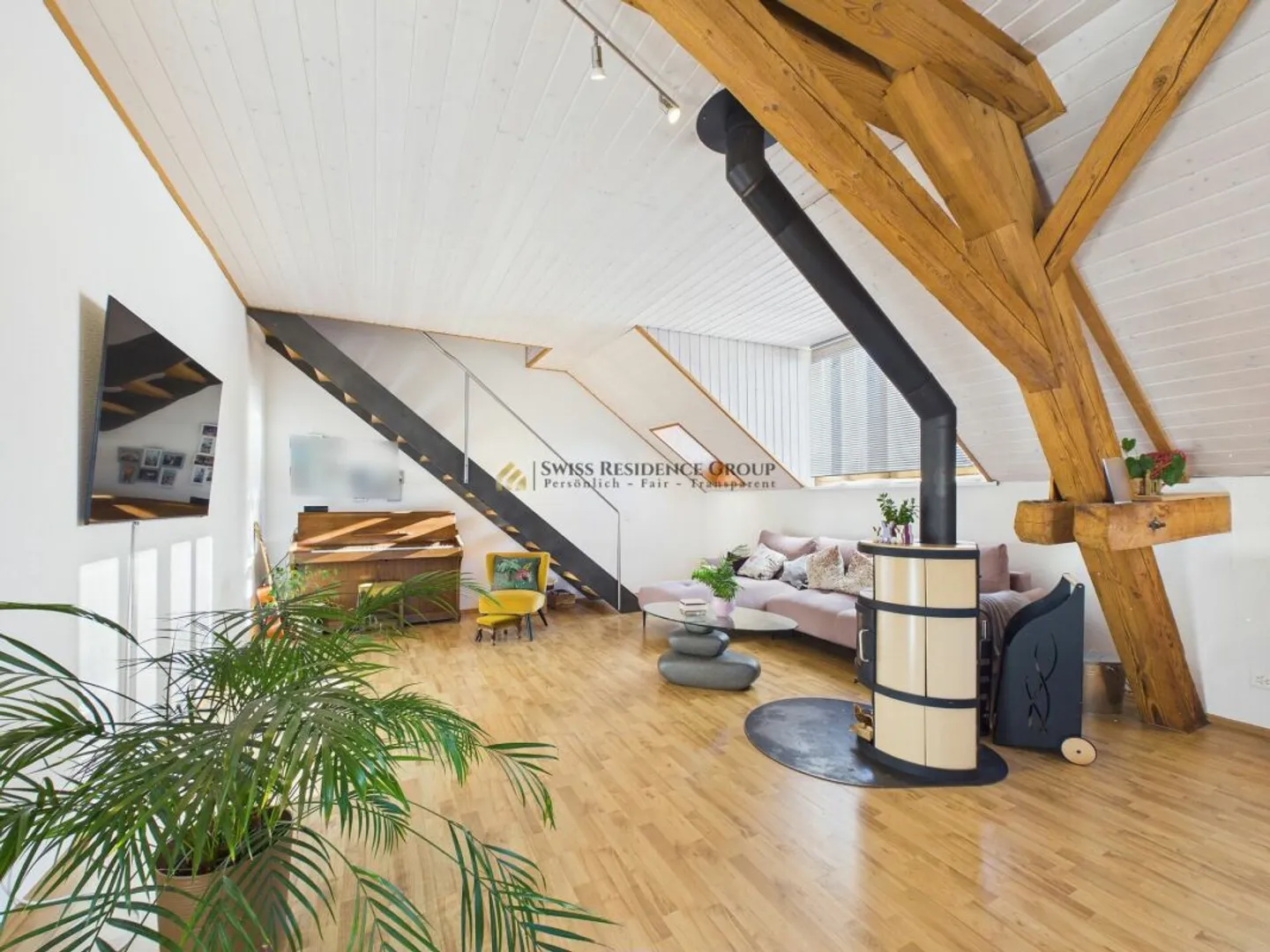 Appartamento mansardato luminoso con charme e 165 m² di sensazione abitativa - Foto 4 di 9