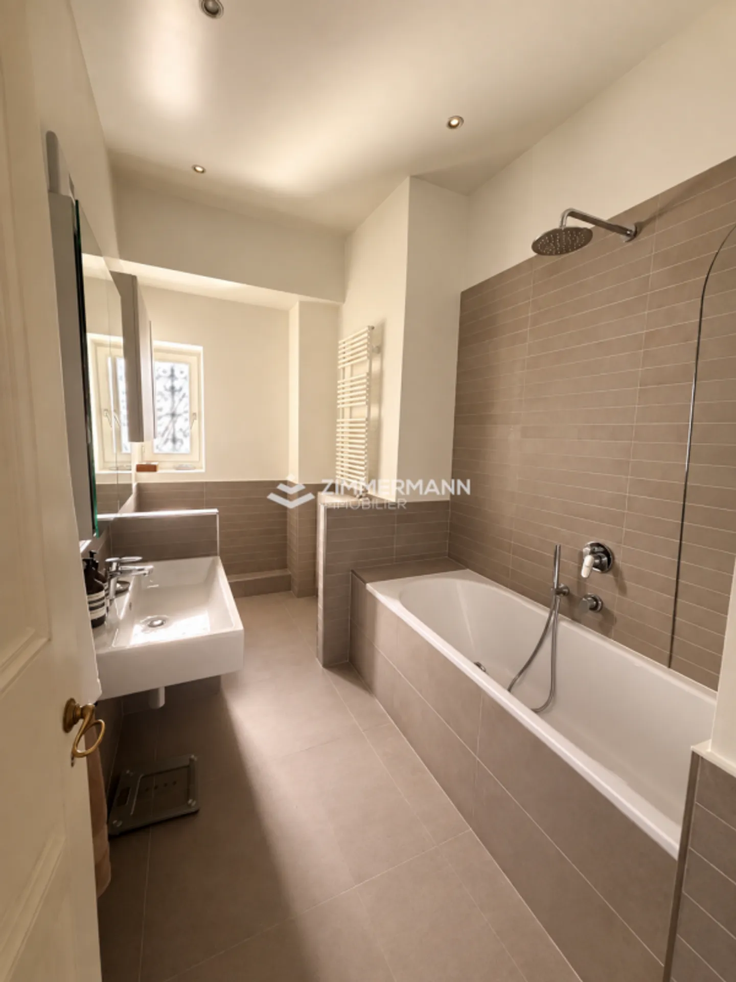 6.5 rooms on the Quai du Mont-Blanc - Photo 7 of 7