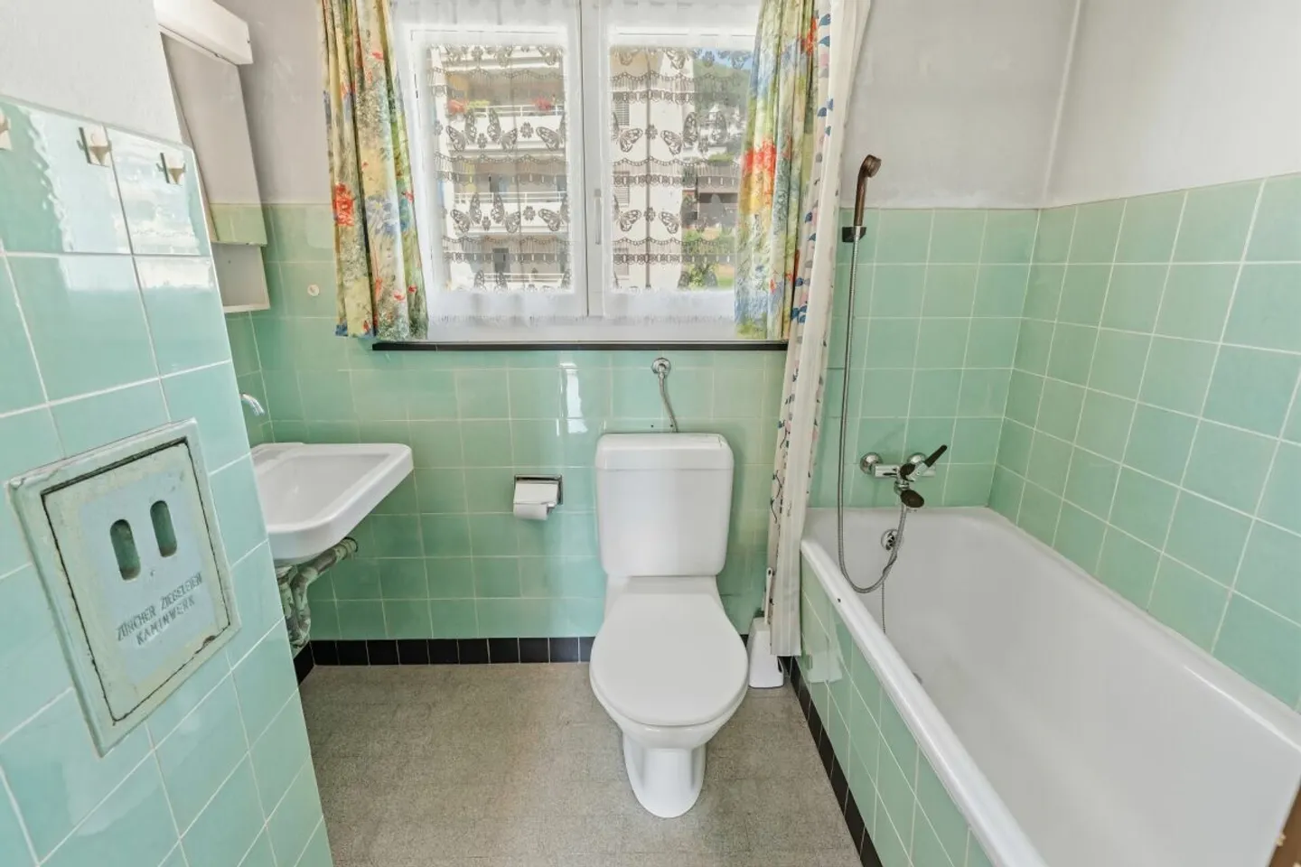 Grosszügiges Einfamilienhaus mit viel Potenzial an sonniger Lage in Rebstein - Foto 11 von 13