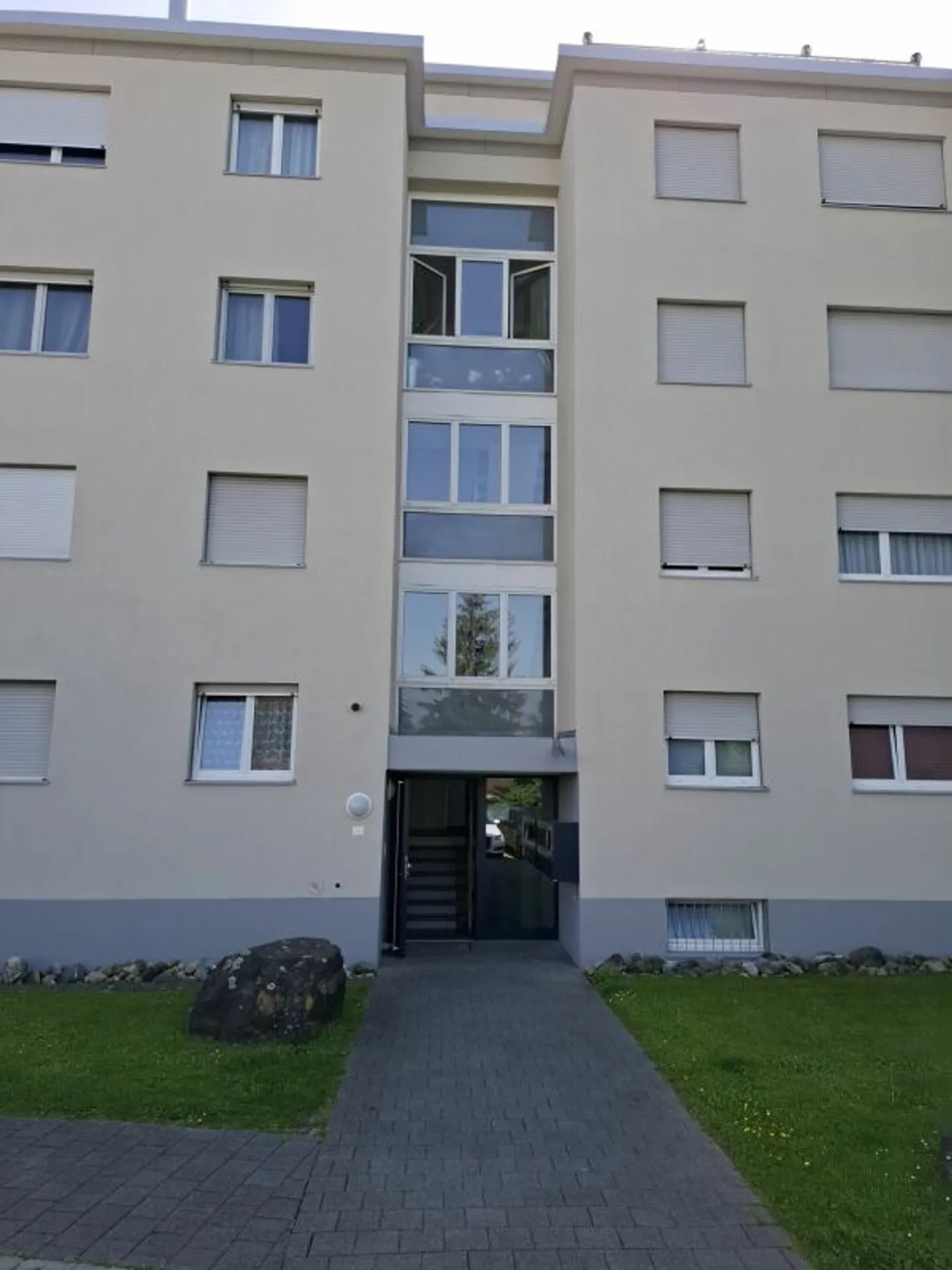 Bright and Friendly Apartment with Balcony - Photo 5 of 7