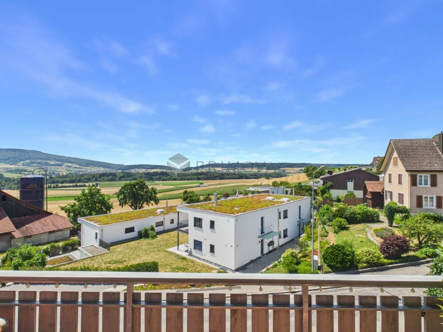 Light-flooded maisonette with style, charm and breathtaking views - Photo 9 of 13