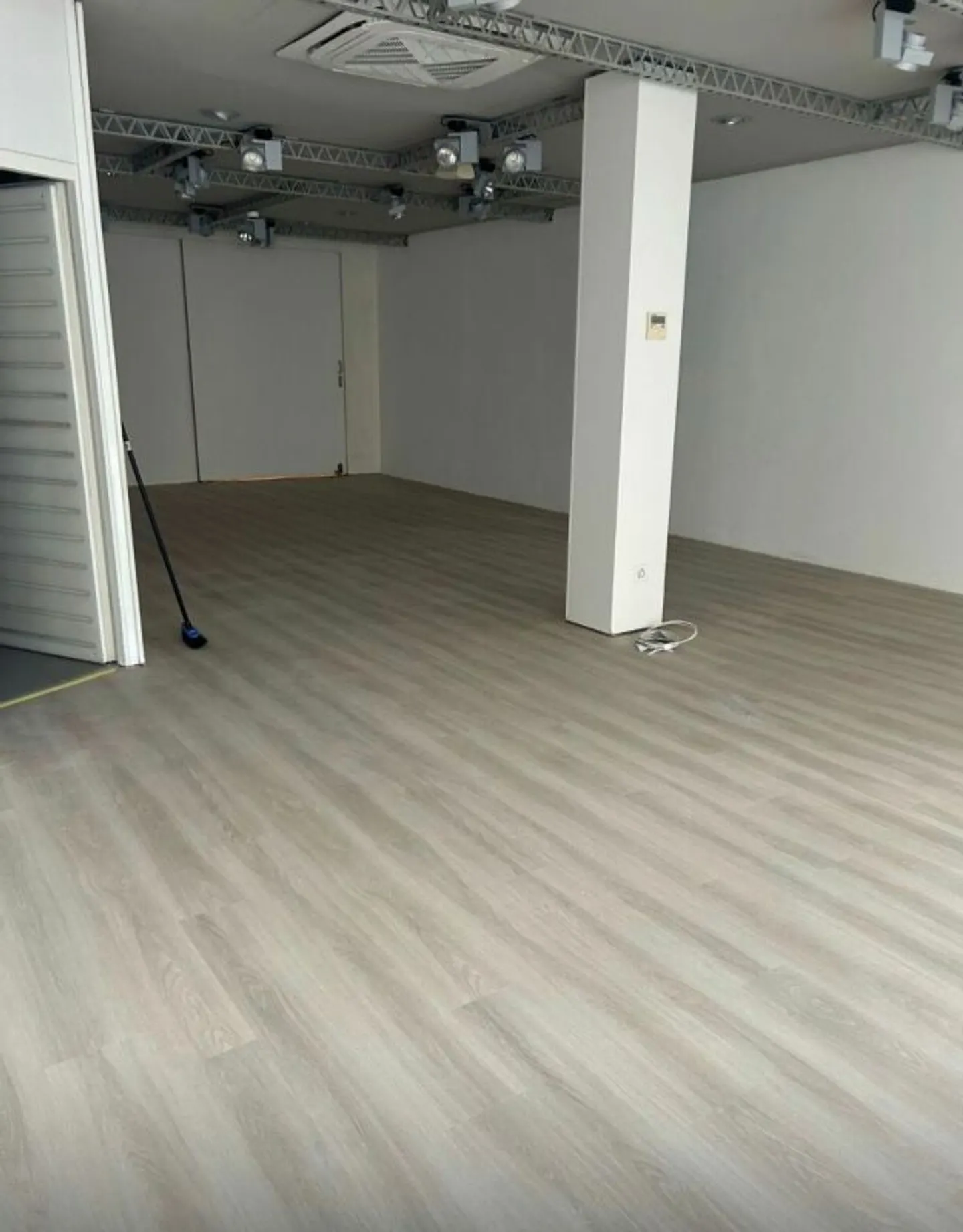 Successeur recherché pour un espace commercial attrayant dans la vieille ville d'Aarau - Photo 4 sur 5