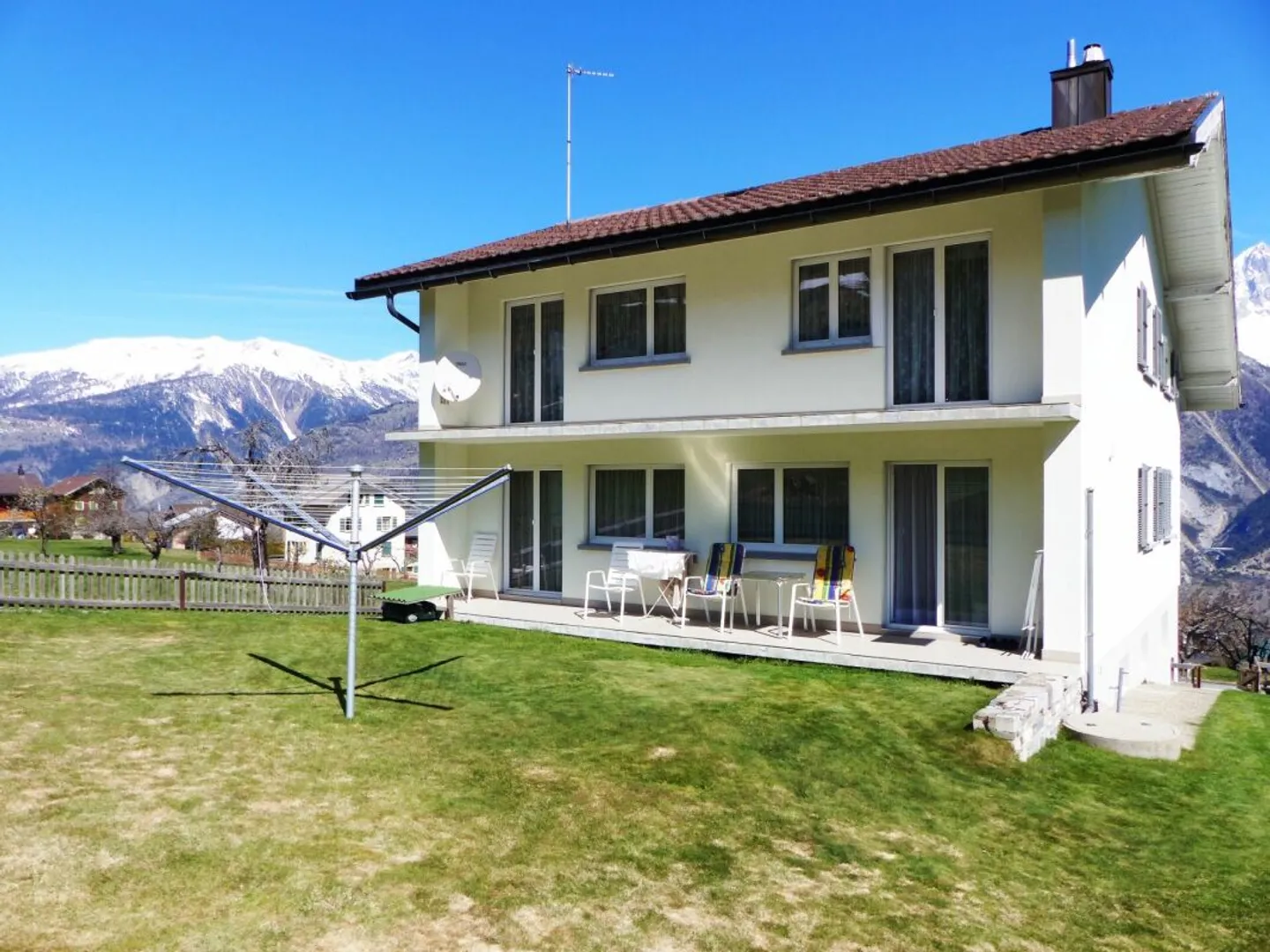 Grande casa unifamiliare di 9 stanze con grande potenziale in una posizione da sogno - Foto 1 di 13