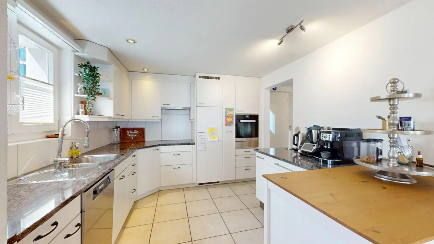 Family-Friendly Duplex with Garden - Photo 5 of 13