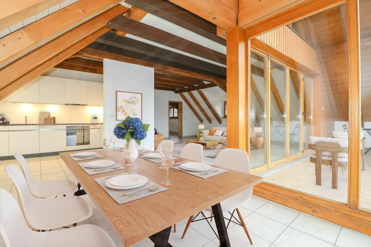 Appartamento duplex ristrutturato di 5½ stanze in vendita nello storico 'Schlössli' di Koblenz - Foto 2 di 13