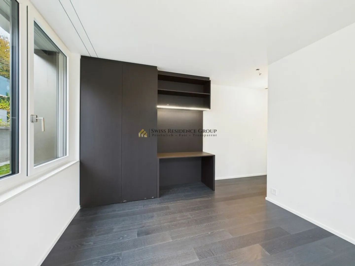 Vivere privilegiato sul lago di Zurigo con: residenza di 5,5 stanze con piscina privata, giardino, vista sul lago e sulle montagne - Foto 12 di 13