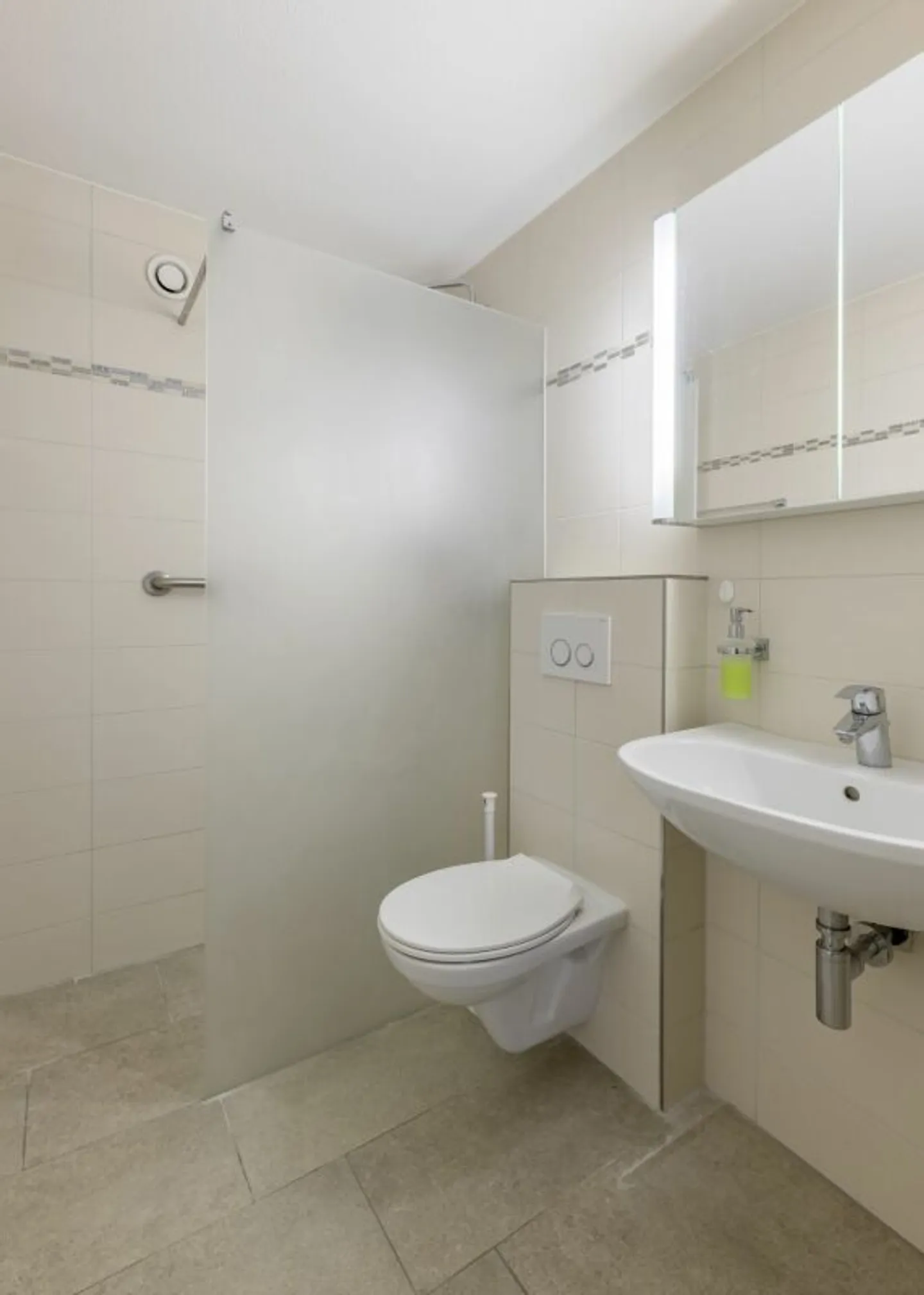 Appartement avec potentiel dans un bon emplacement à Bassersdorf - Photo 5 sur 7