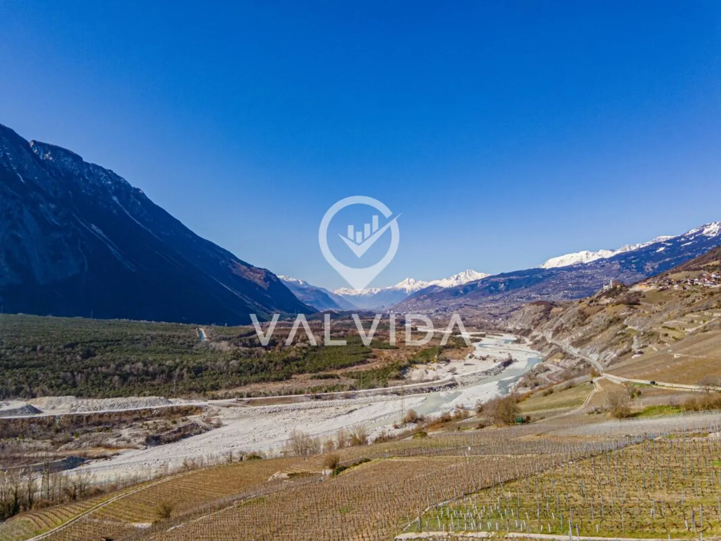 Wohnen mit Weitblick - moderne 2.5-Zimmer-Attikawohnung in den Leuker Rebbergen - Foto 12 von 13