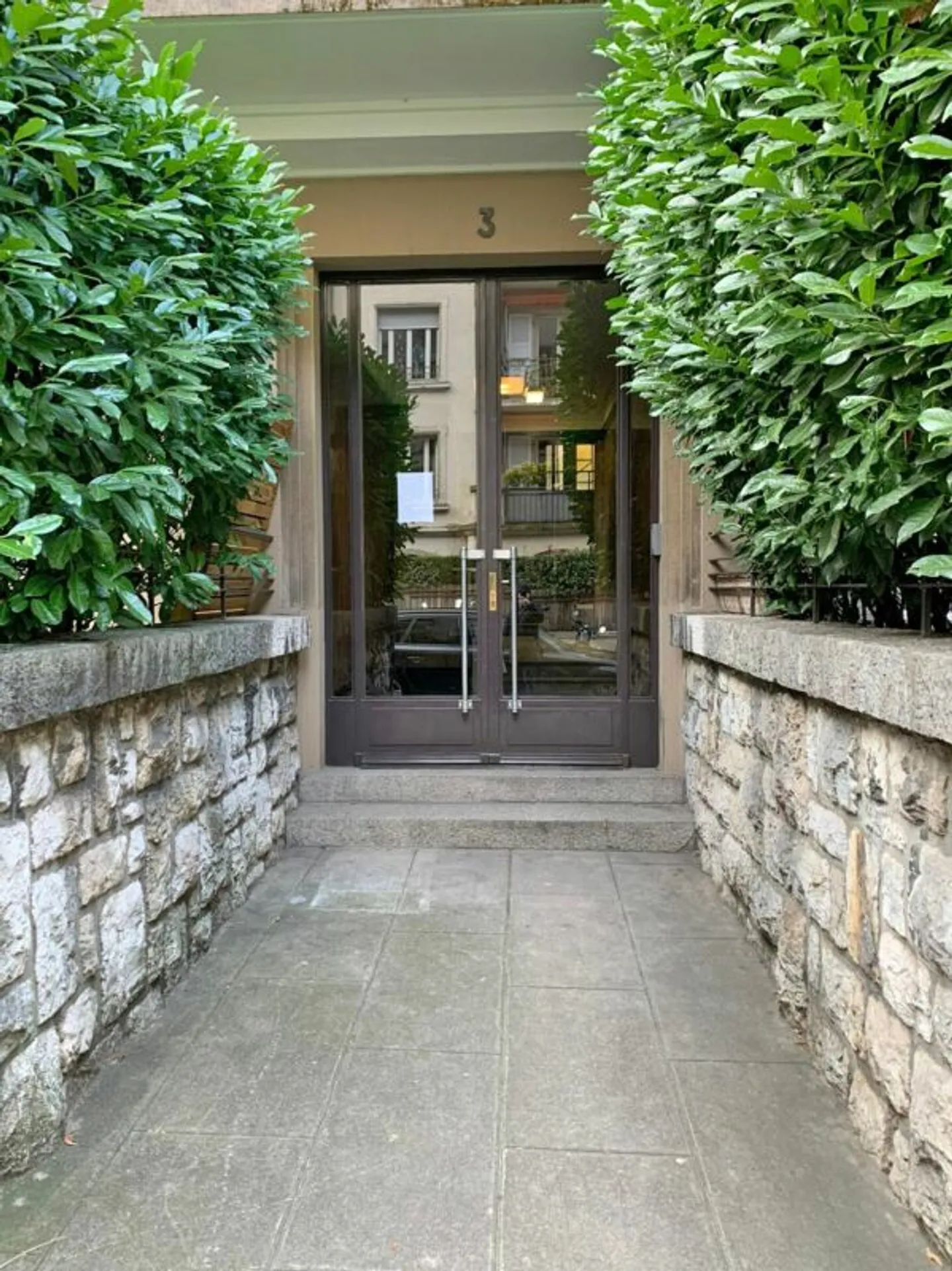 Appartamento con balcone al 2° piano - Foto 2 di 13