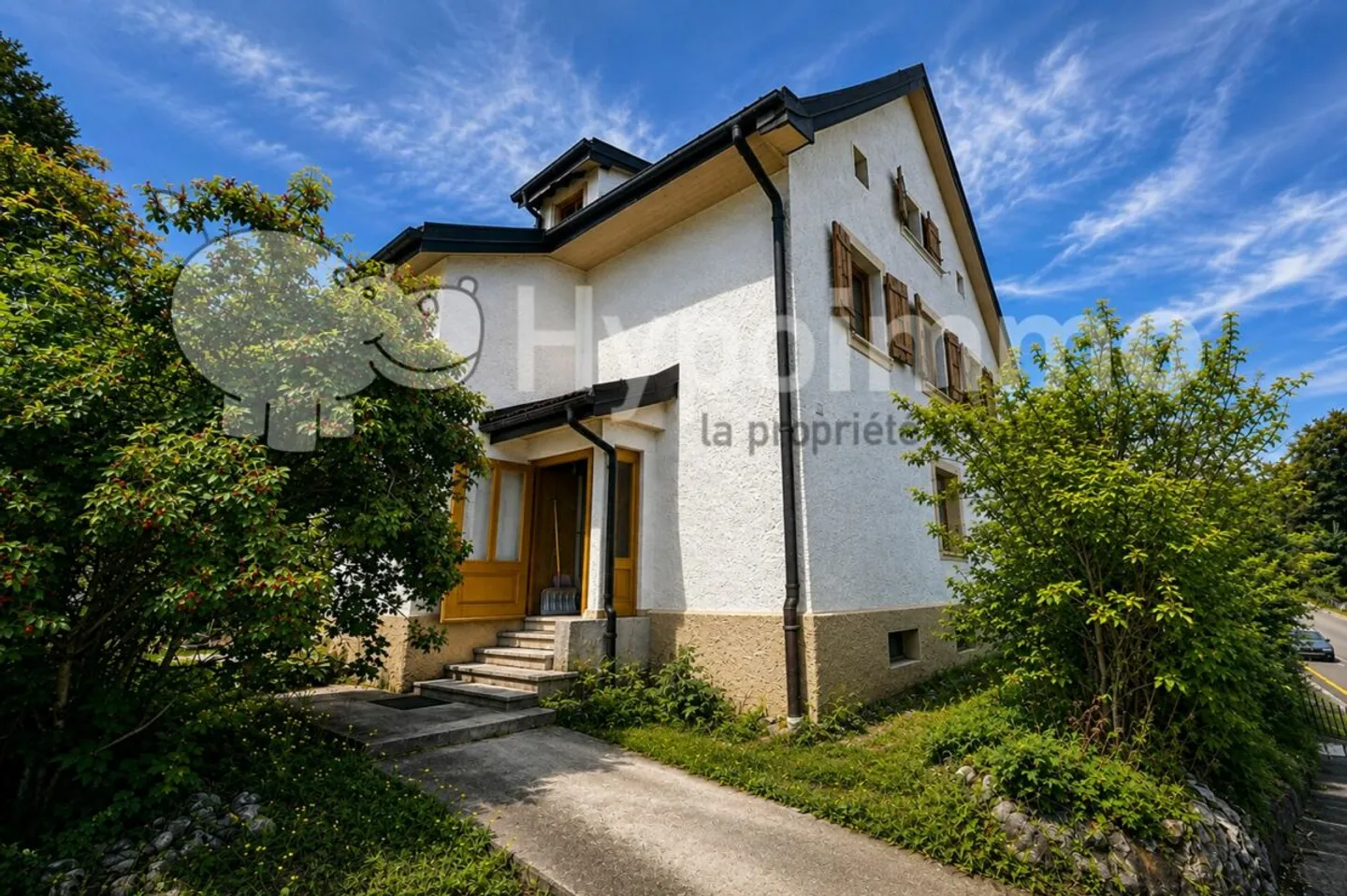 Family house with 3 apartments to renovate - Photo 1 of 13