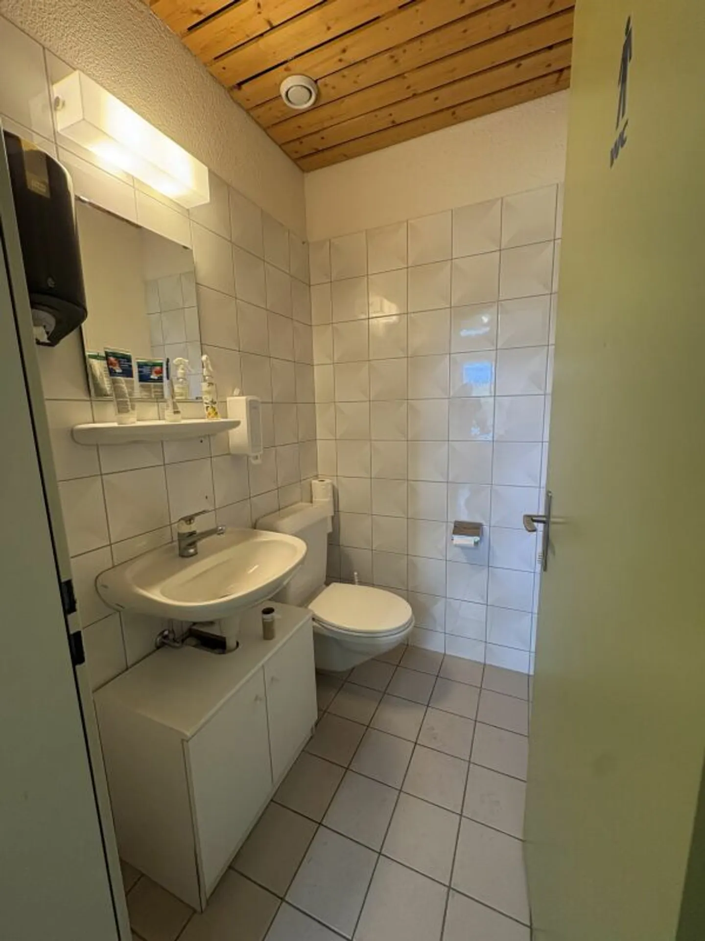 Spacious Commercial Space - Photo 5 of 10