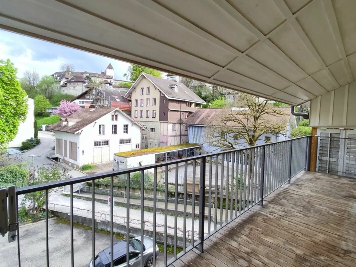 Ampio appartamento di 4,5 stanze nella città vecchia con balcone - Foto 1 di 11