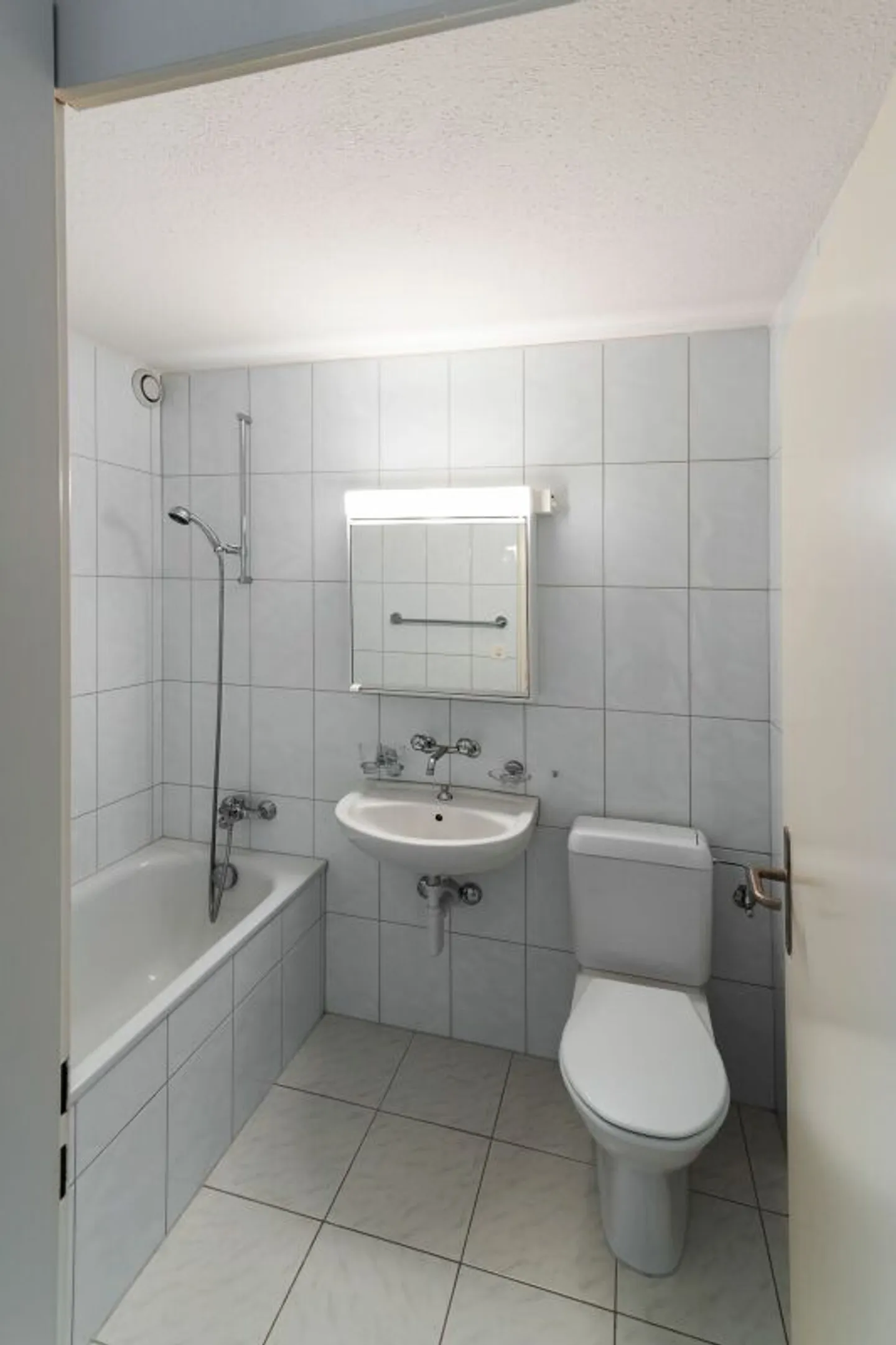 appartamento luminoso di 2,5 stanze con arredi moderni - Foto 5 di 5