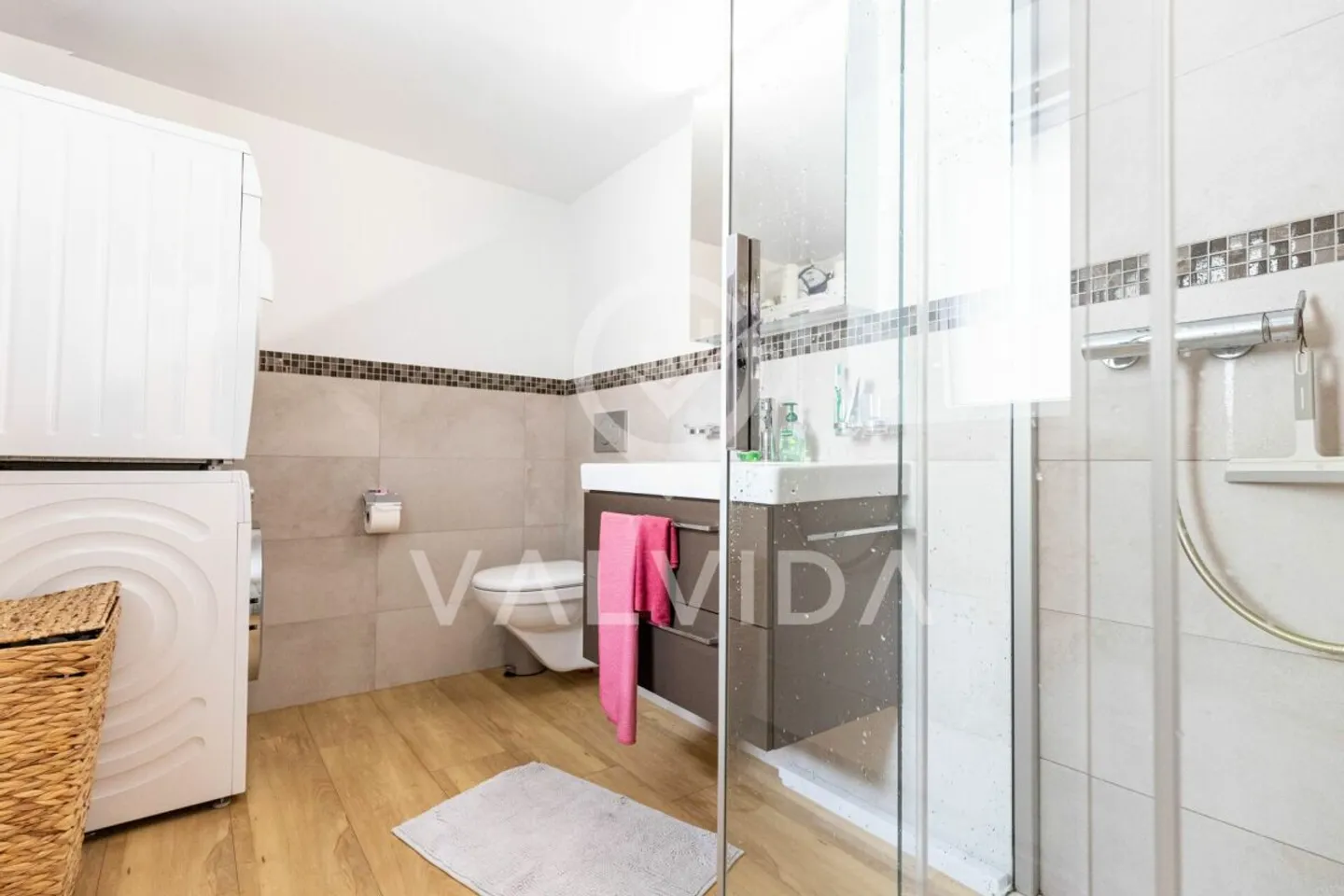 4.5-Zimmerwohnung auf zwei Etagen in Gampel - zentral, gepflegt und mit viel Platz - Foto 3 von 9