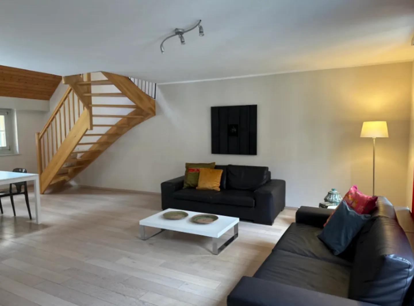 somptueux duplex de 3,5 pièces en plein coeur de la magnifique zone piétonne du centre-ville de Neuchâtel - Photo 2 sur 6