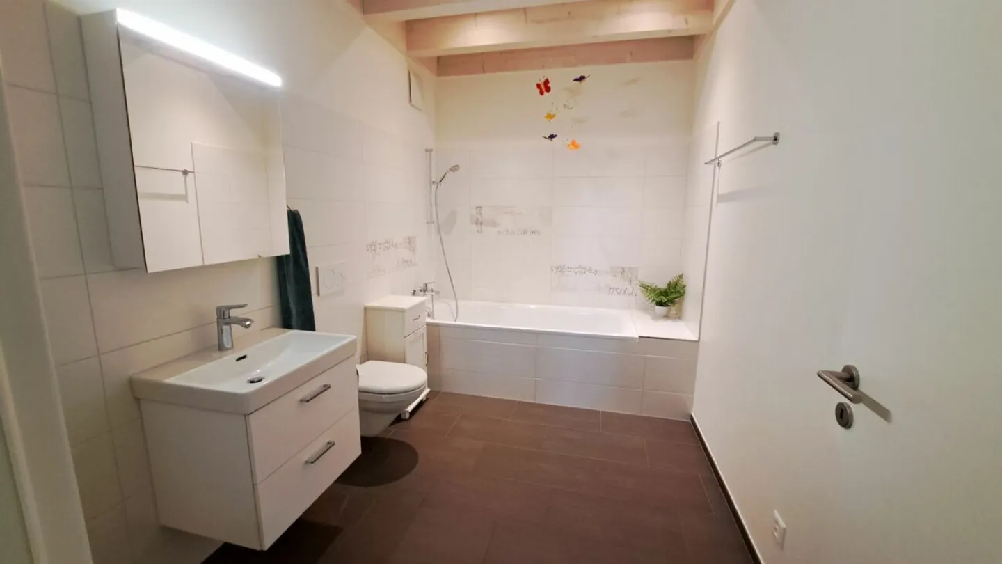 Living in the Green - High-Quality 4.5-Room House Section with Idyllic Garden - Photo 5 of 10