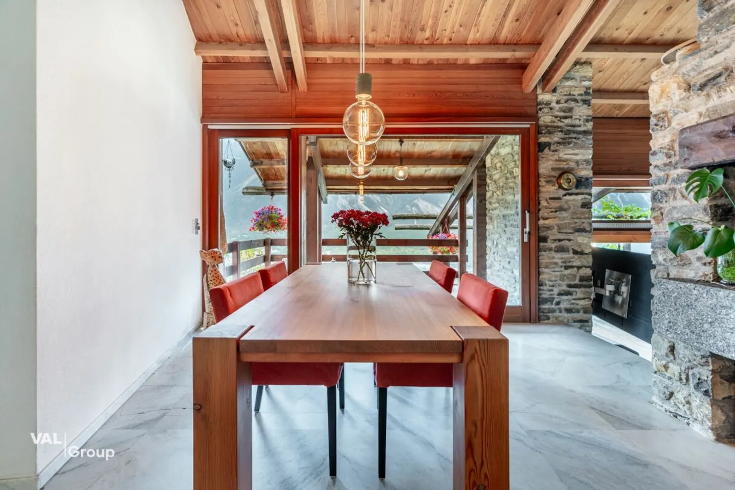 Una casa con carattere e una vista da innamorarsi - Foto 4 di 13