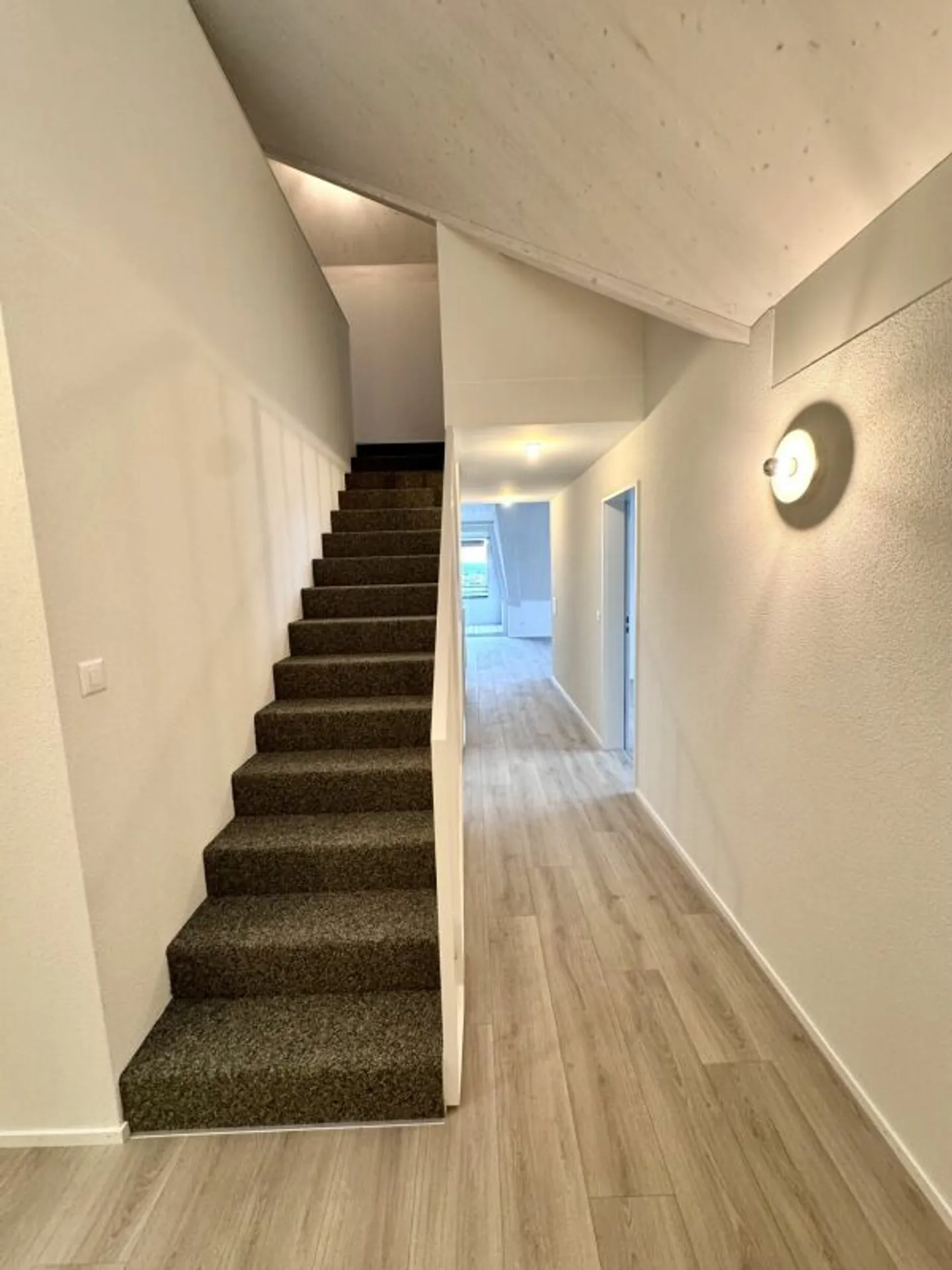 4.5-Zimmer-Dachmaisonettewohnung in Benken - Foto 4 von 12