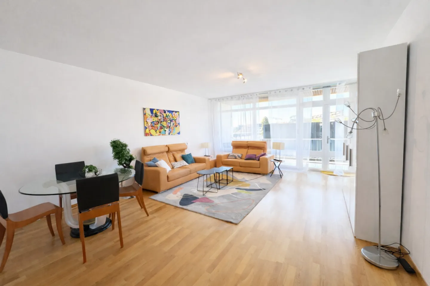 Renovated Apartment with Balcony - Photo 3 of 11