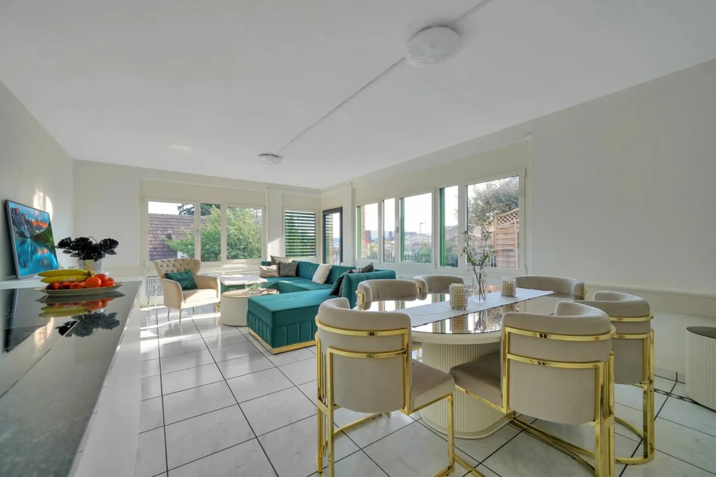 Yield of 3.66% - Renovated Multi-Family House with 5 Residential Units and Parking Garage - Photo 4 of 13