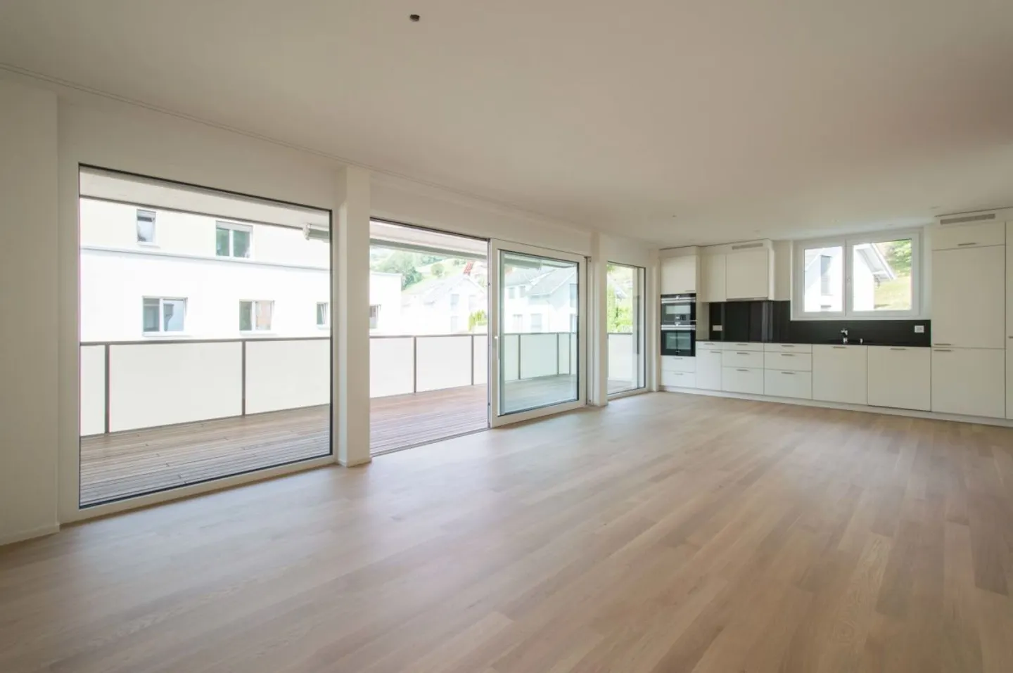 Geräumige Wohnung mit Balkon - Foto 1 von 12