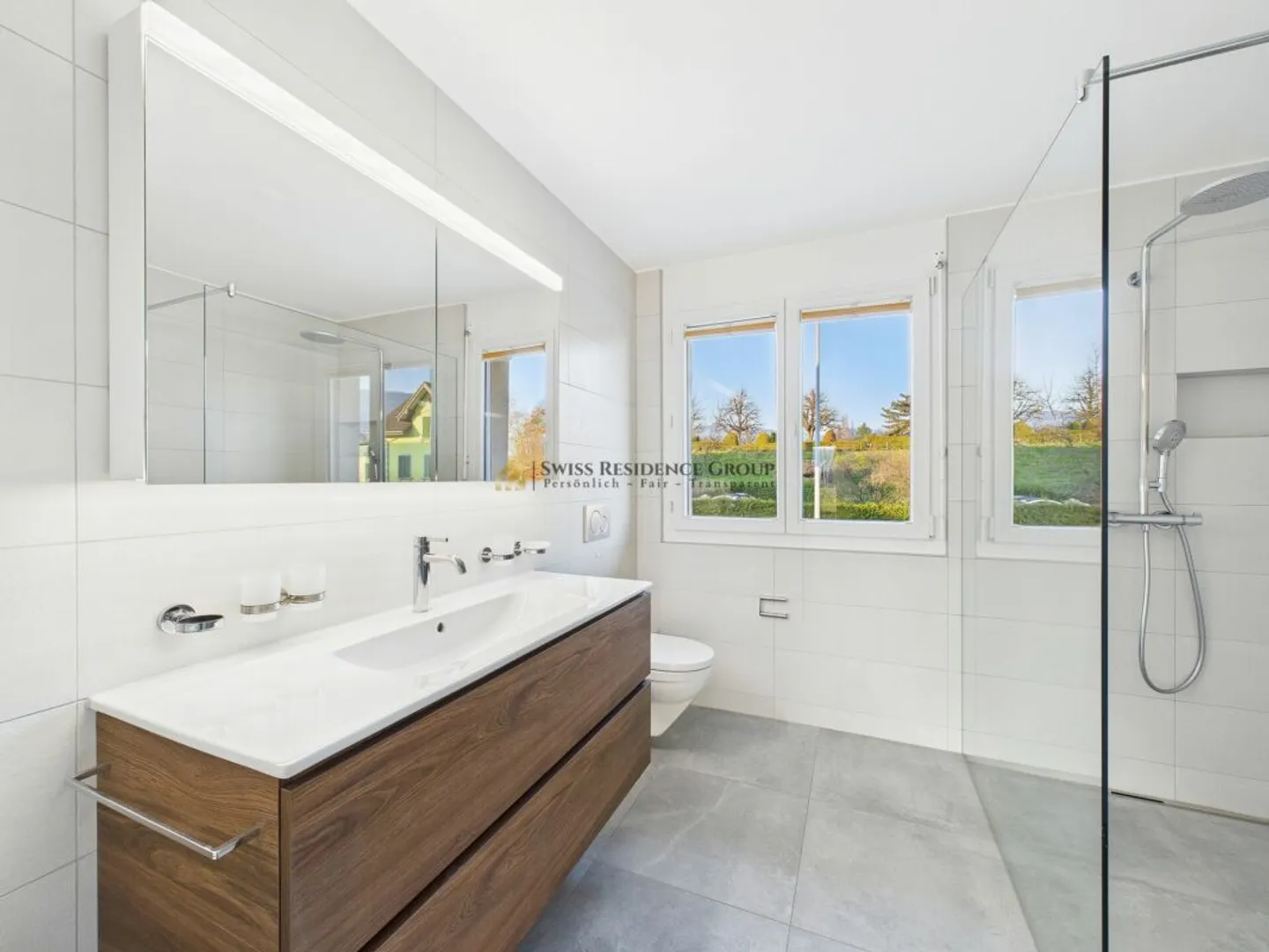 Modern apartment with a view and sunshine - Photo 7 of 12