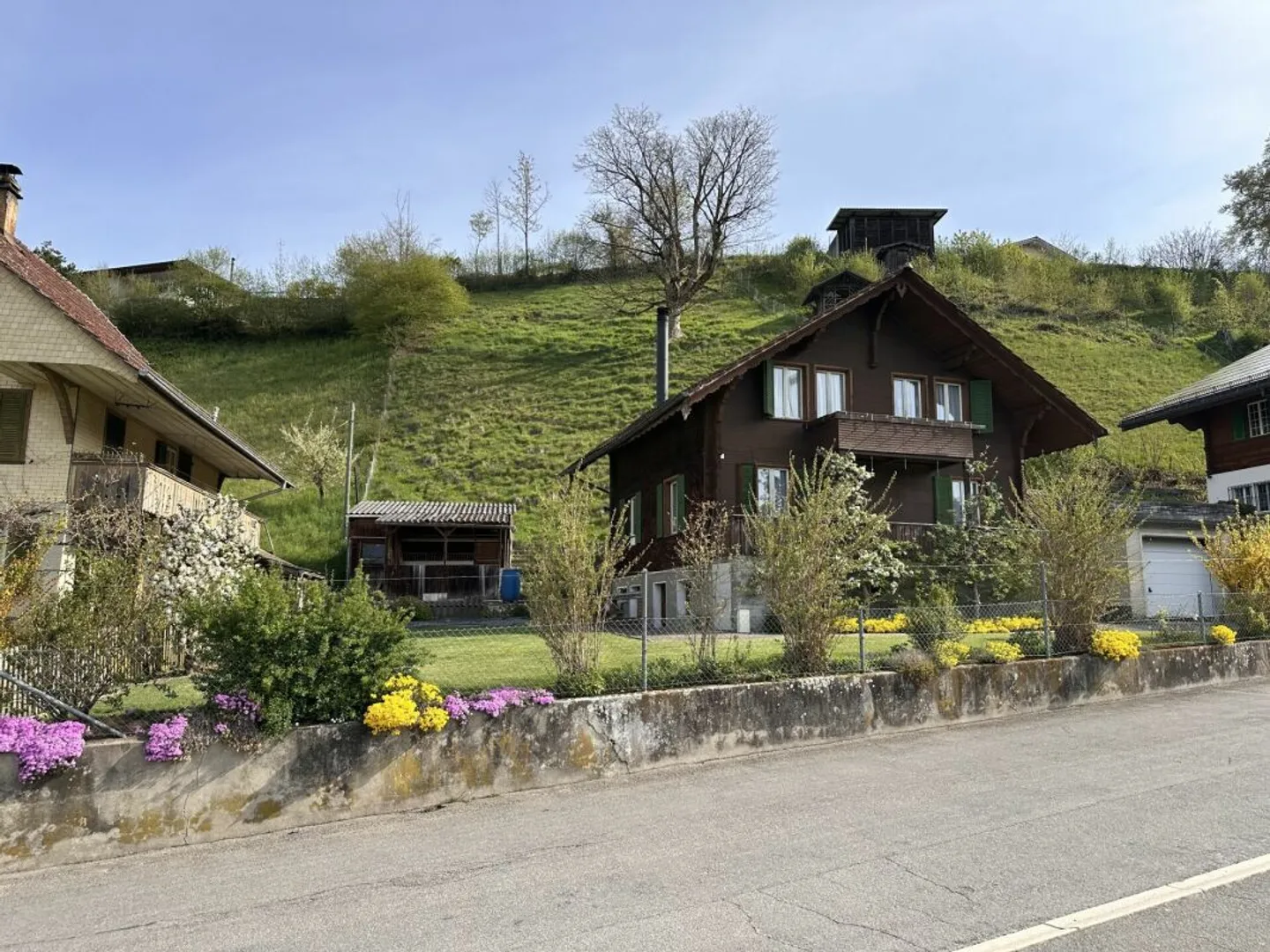 Casa unifamiliare di 5 stanze, da ristrutturare, con potenziale e riserva di terreno - Foto 1 di 13
