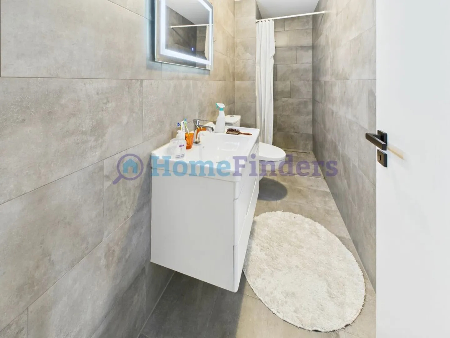 GROSSZÜGIG FAMILIENFREUNDLICH - FRISCH UND TOP MODERN RENOVIERT! - Foto 9 di 11