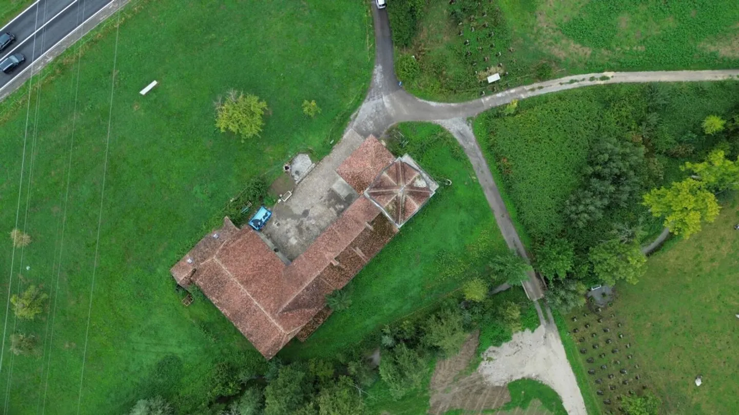 Eine Liebeserklärung mit Potenzial: Historisch wohnen und arbeiten am Murtensee. - Foto 3 von 13