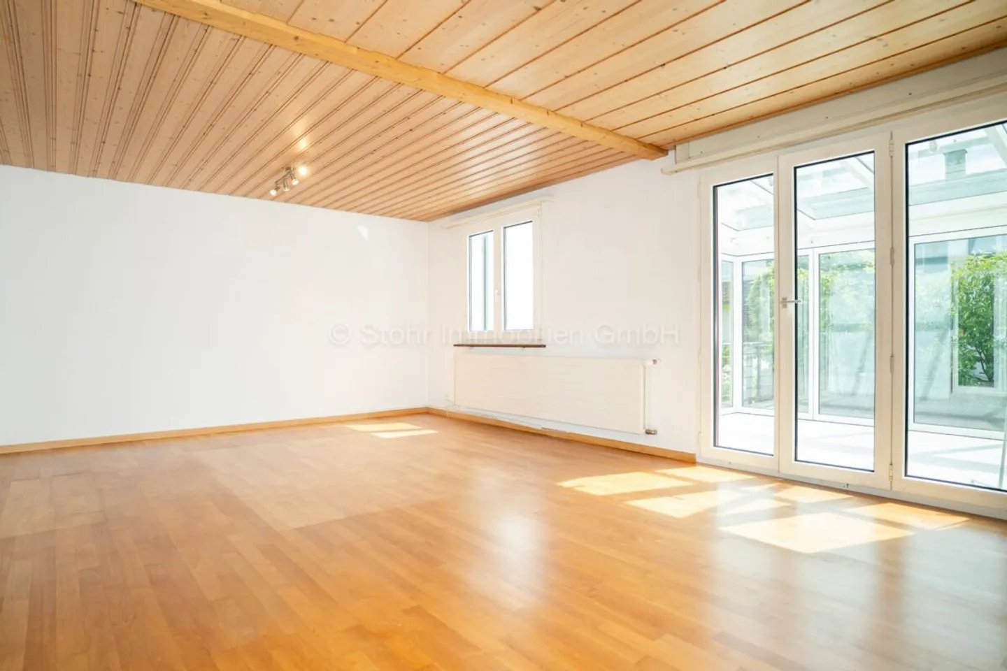 Maison mitoyenne de 4,5 pièces confortable à Guggenbühl - Photo 4 sur 13
