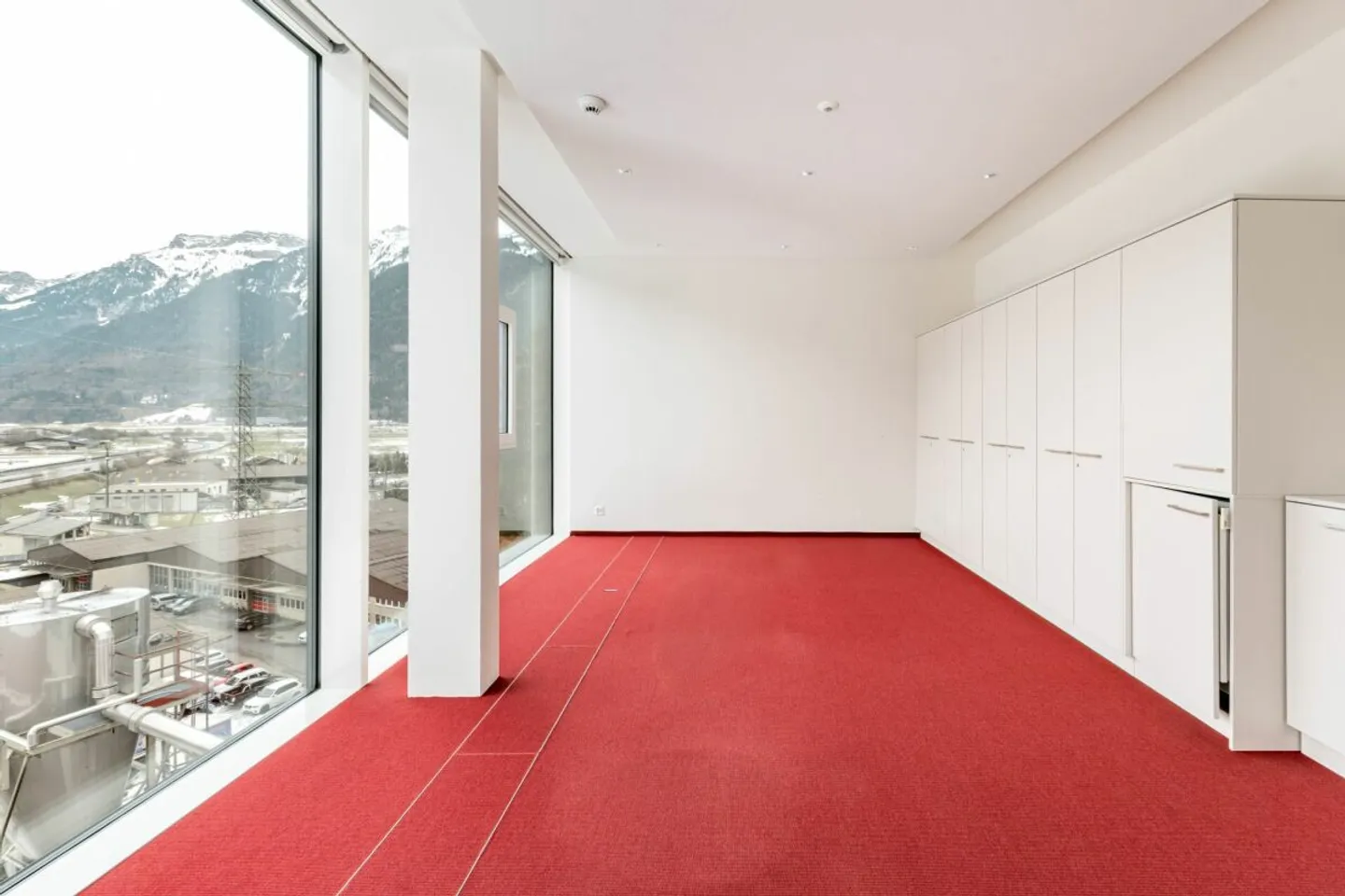 Il tuo nuovo ufficio e spazio commerciale spazioso a Matten vicino a Interlaken - Foto 7 di 13