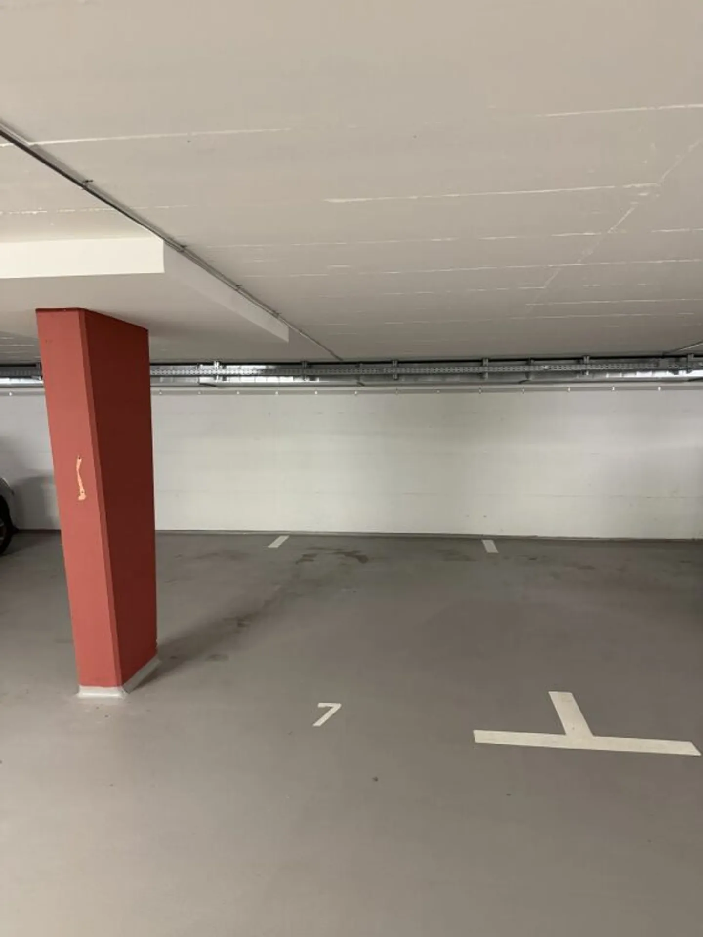 Parking space for rent - ideal for everyday cars, classic cars, and second vehicles - Photo 3 of 4
