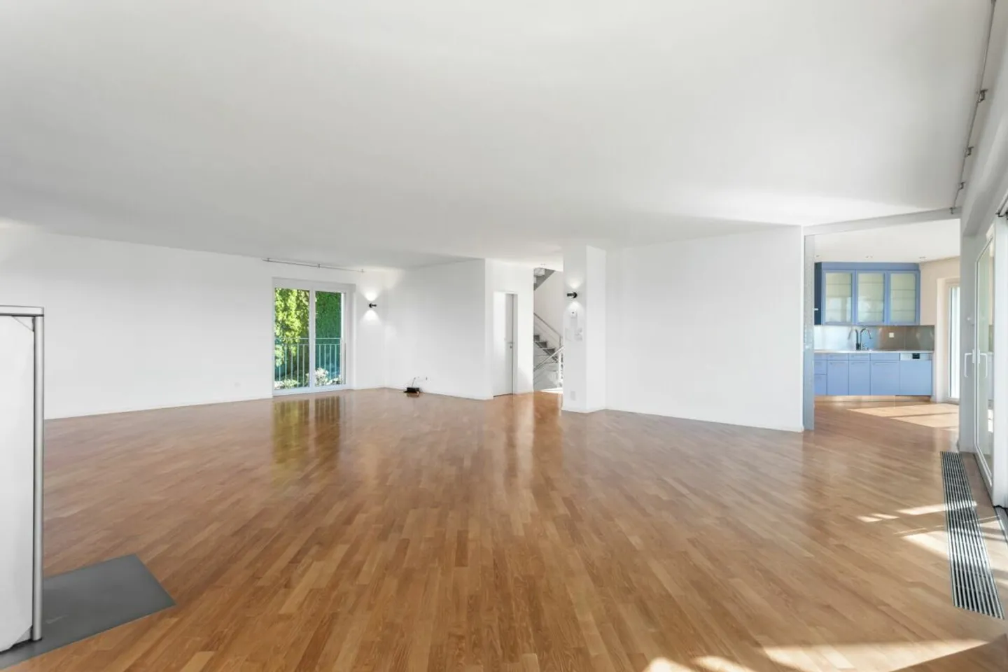 Villa with breathtaking lake view and outdoor pool - Photo 10 of 13