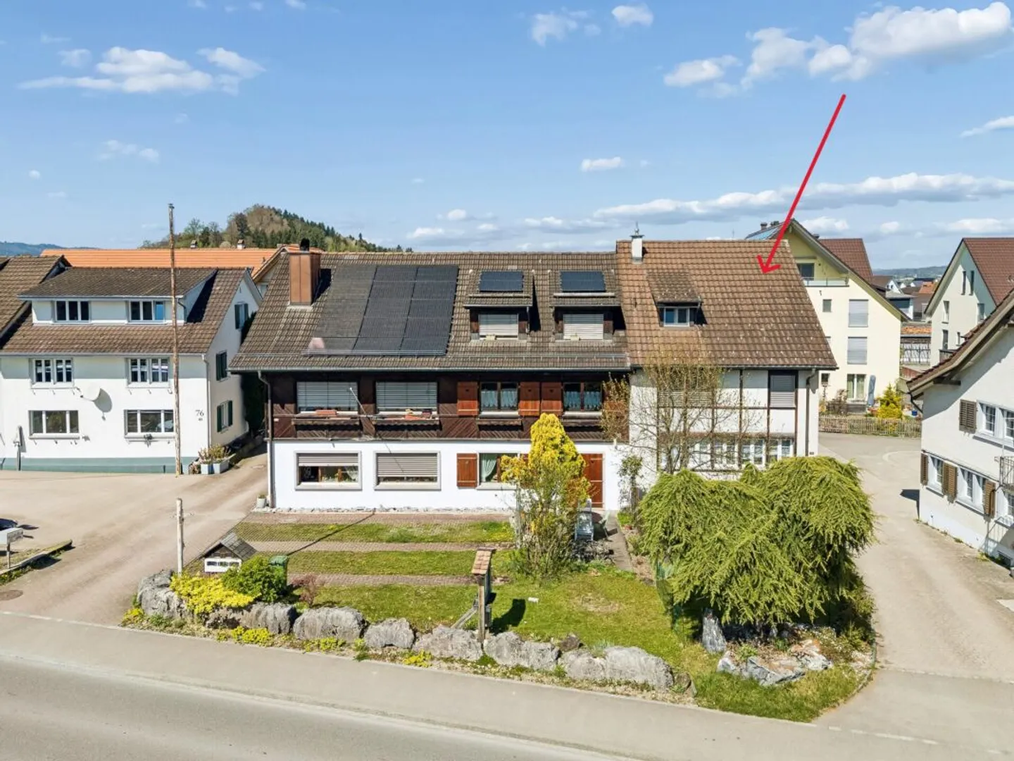 Affascinante casa Flarz con appartamento nel cuore di Grüningen - Foto 1 di 13