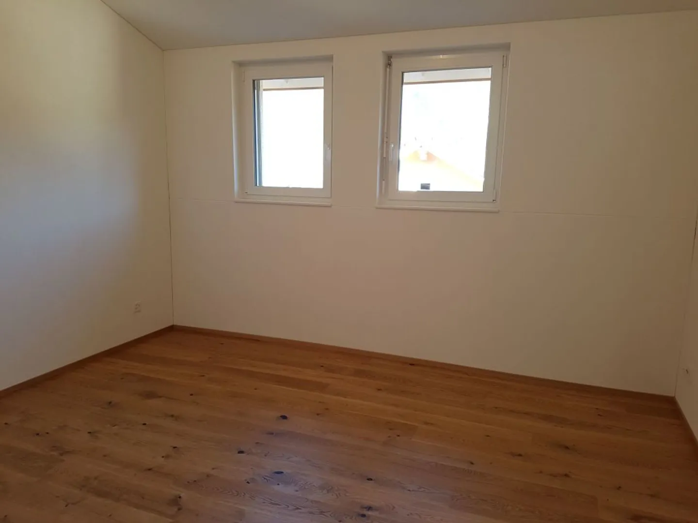 neuwertige 3 1/2-Zimmer-Wohnung mit zentraler Lage - Foto 5 von 9