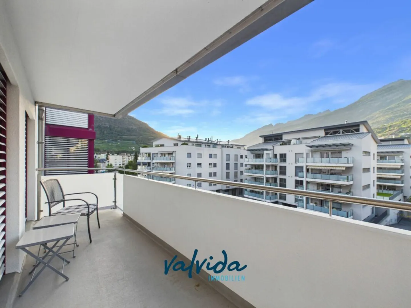 Stylish living in the heart of Visp - spacious 5.5-room apartment - Photo 9 of 13