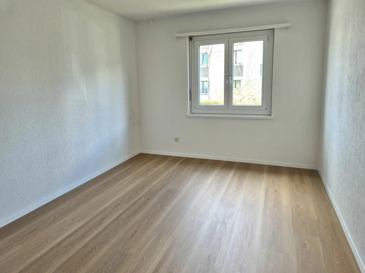 Spacious and bright 4.5 room apartment with heated winter garden - First occupancy after loving overall renovation - Photo 8 of 11