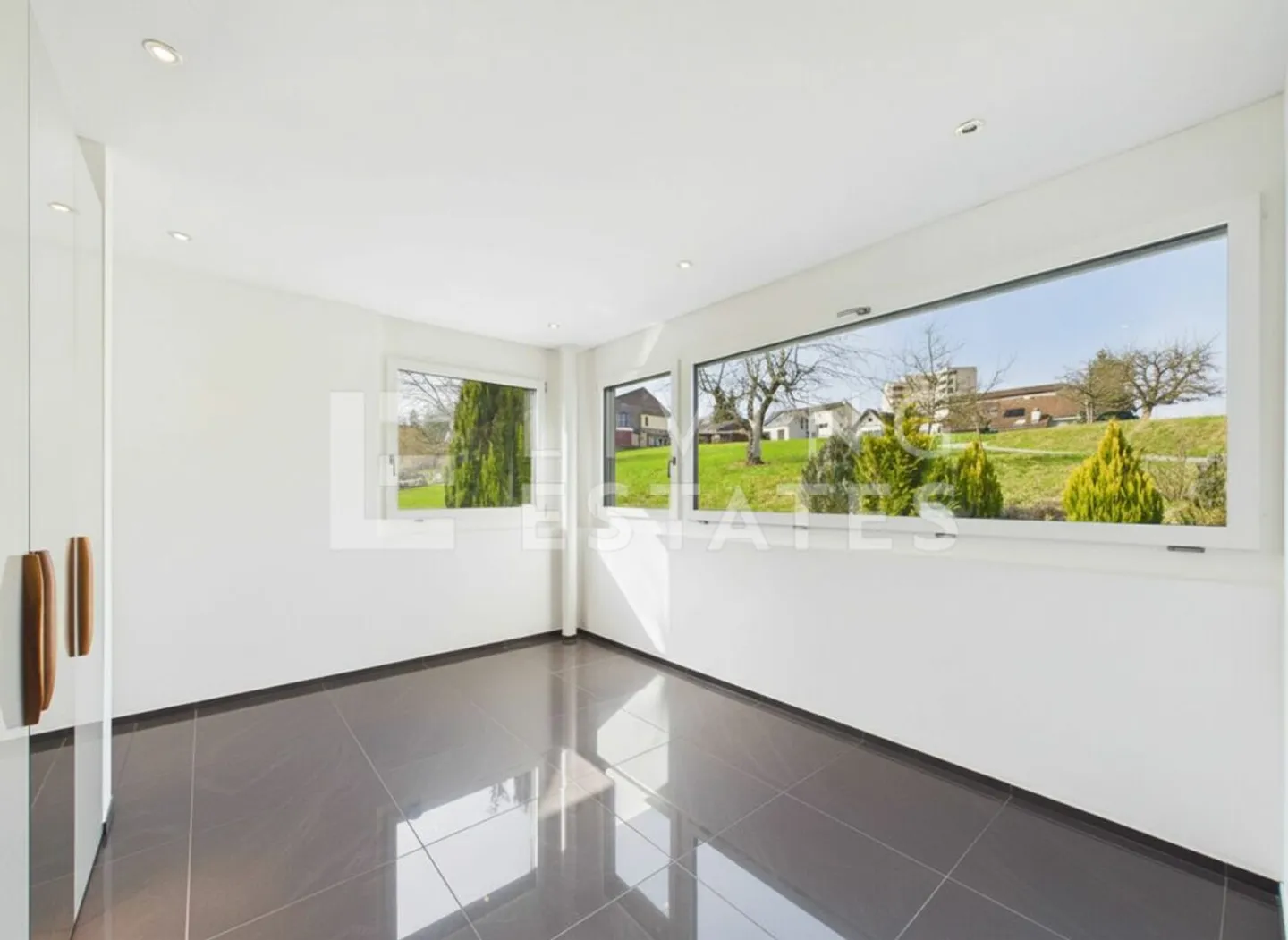 Luxushaus mit Pool und Garage - Foto 9 von 13