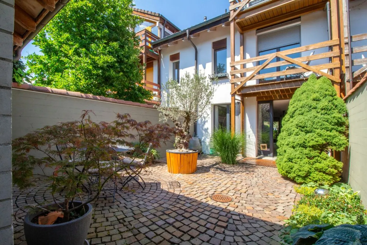 Renovated and family-friendly 5.5 room terraced single-family house - Photo 1 of 13